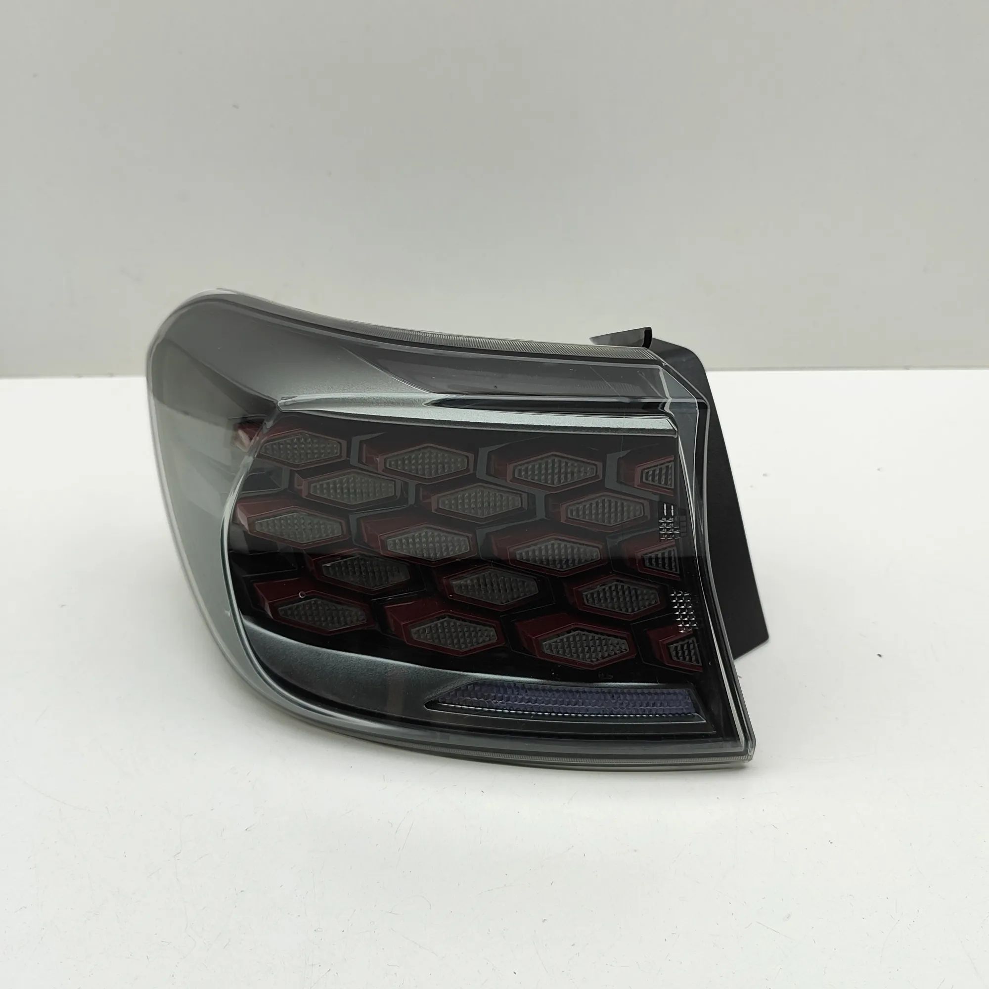 Kia Ceed (CD) Rear Left Tail Light 92401-J7500 Rear Left Tail Light KIA CEE\'D (Ha...