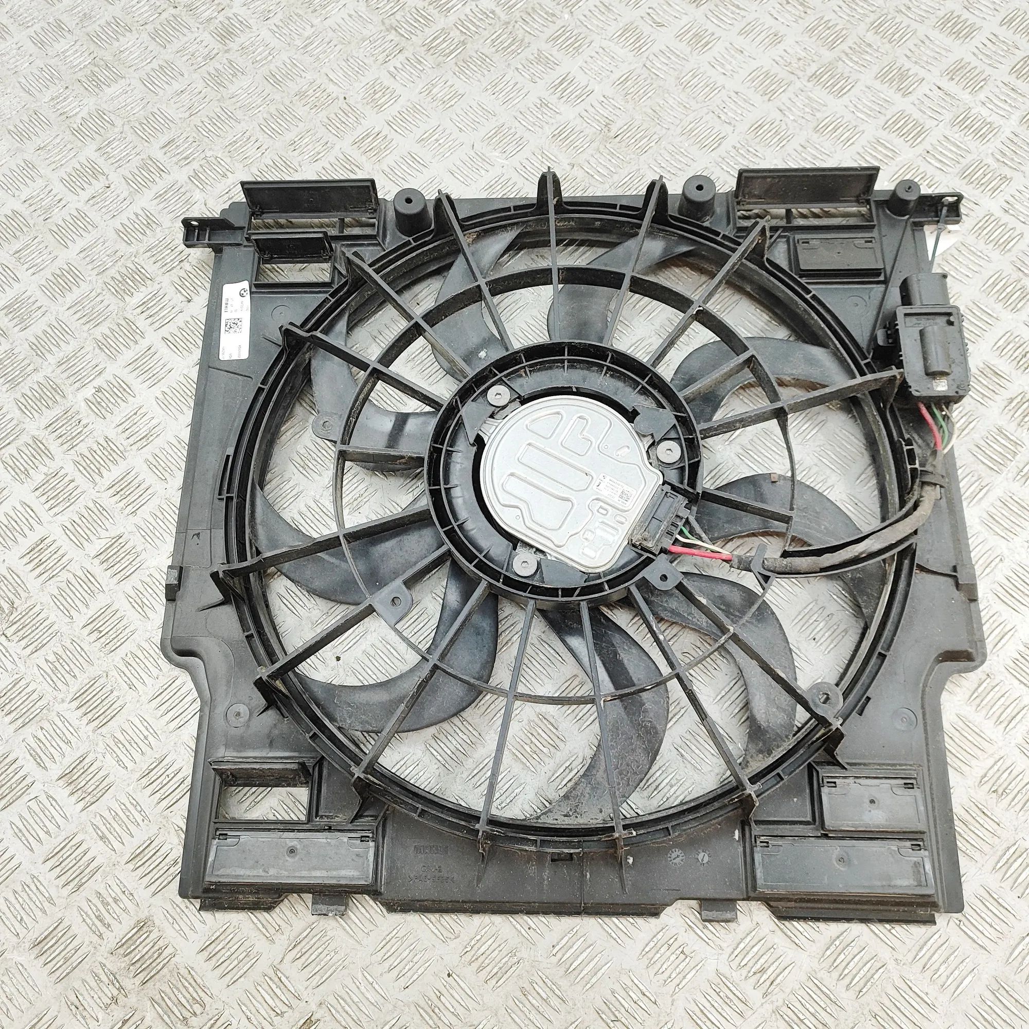 BMW X4 (G02) Engine Cooling Fan Shroud 8686170, 8472314 Engine Cooling Fan Shroud BMW ...