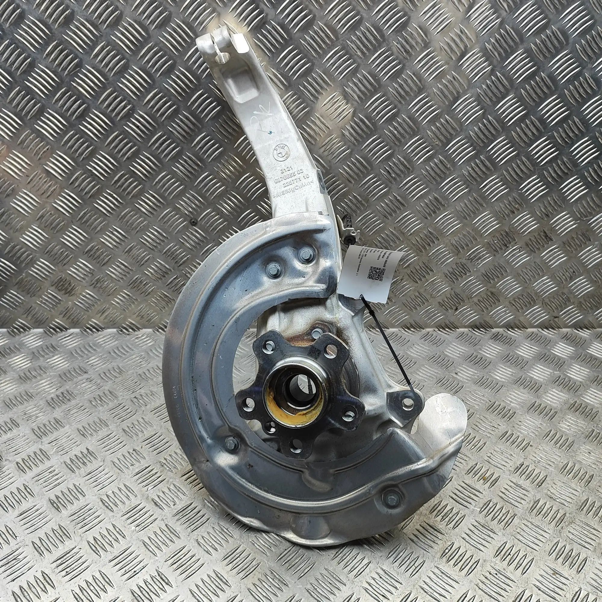 BMW X6 (G06) Front Left Wheel Hub 6890070, 6876655 Front Left Wheel Hub BMW X6G06...