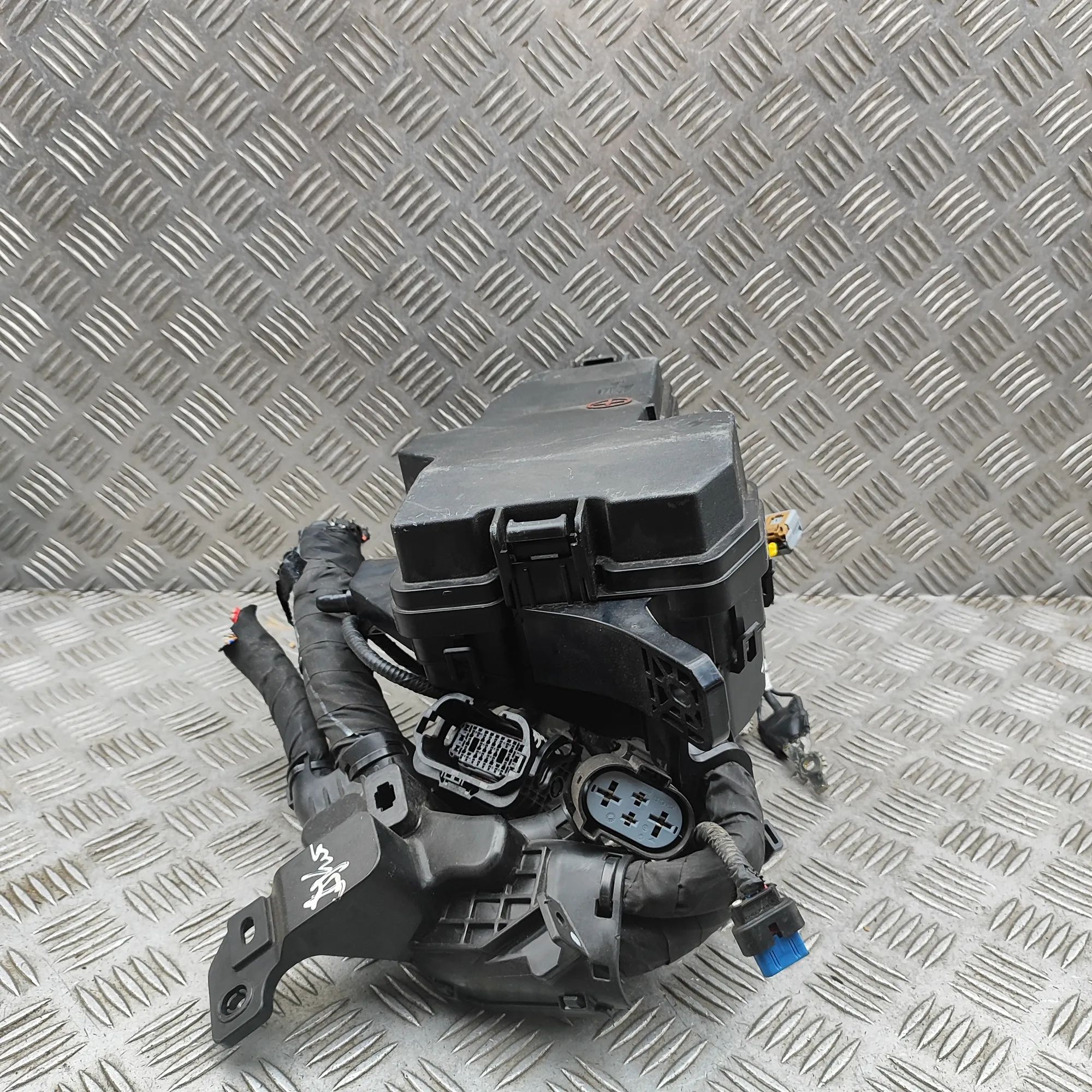 Hyundai Ioniq Fuse Box Module 91225-AT674 Fuse Box Module HYUNDAI IONIQ (5 NE...