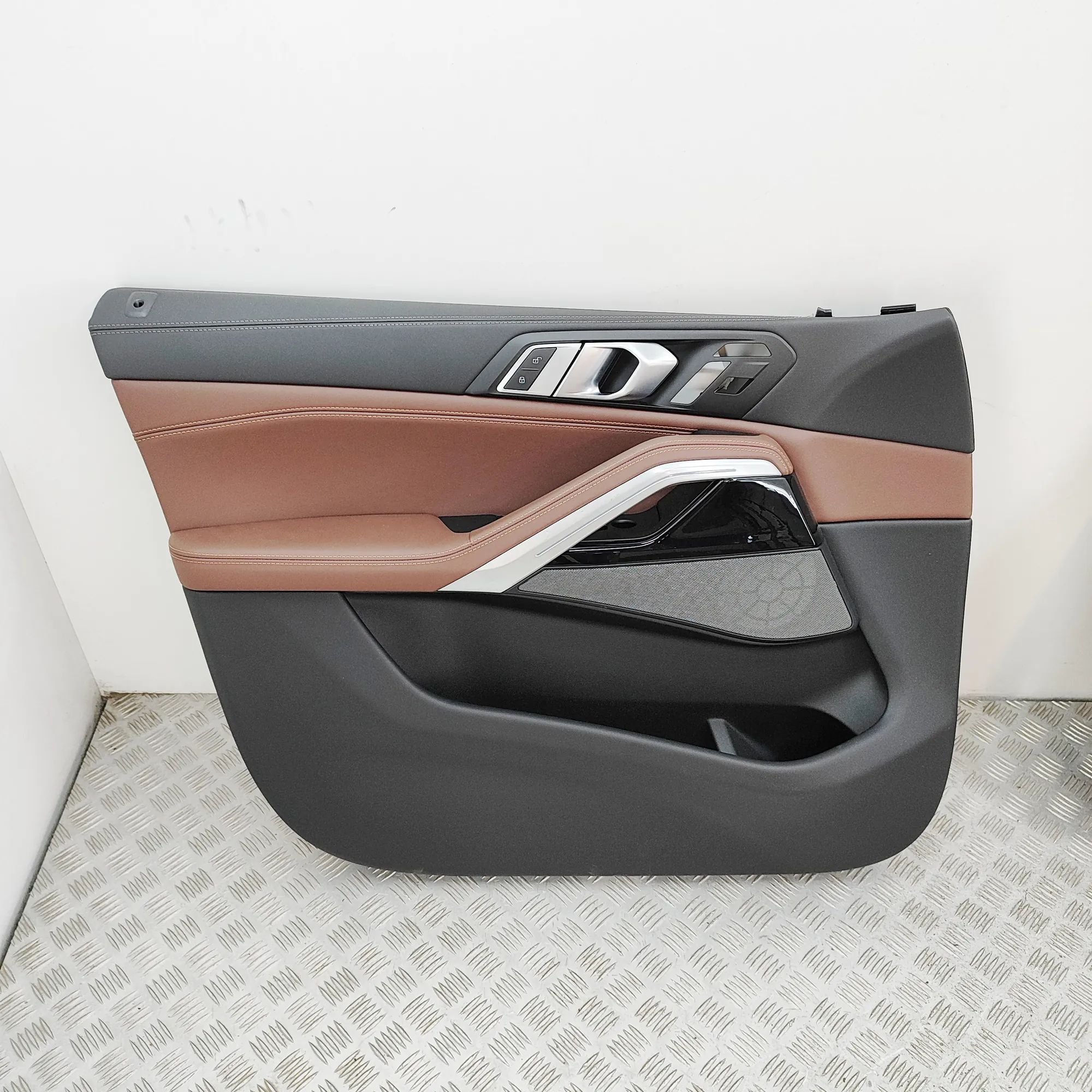 BMW X6 (G06) Front Left Door Panel 5A83077 Front Left Door Panel BMW X6G06 (2019-....
