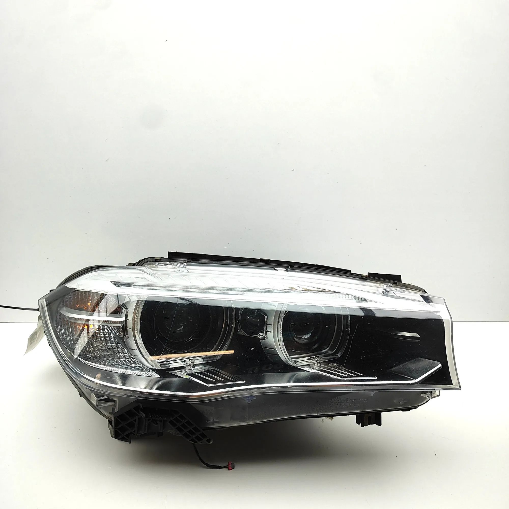 BMW X5 (G05) Front Right Headlight 7317104 Front Right Headlight BMW X5 (F15, F85)...