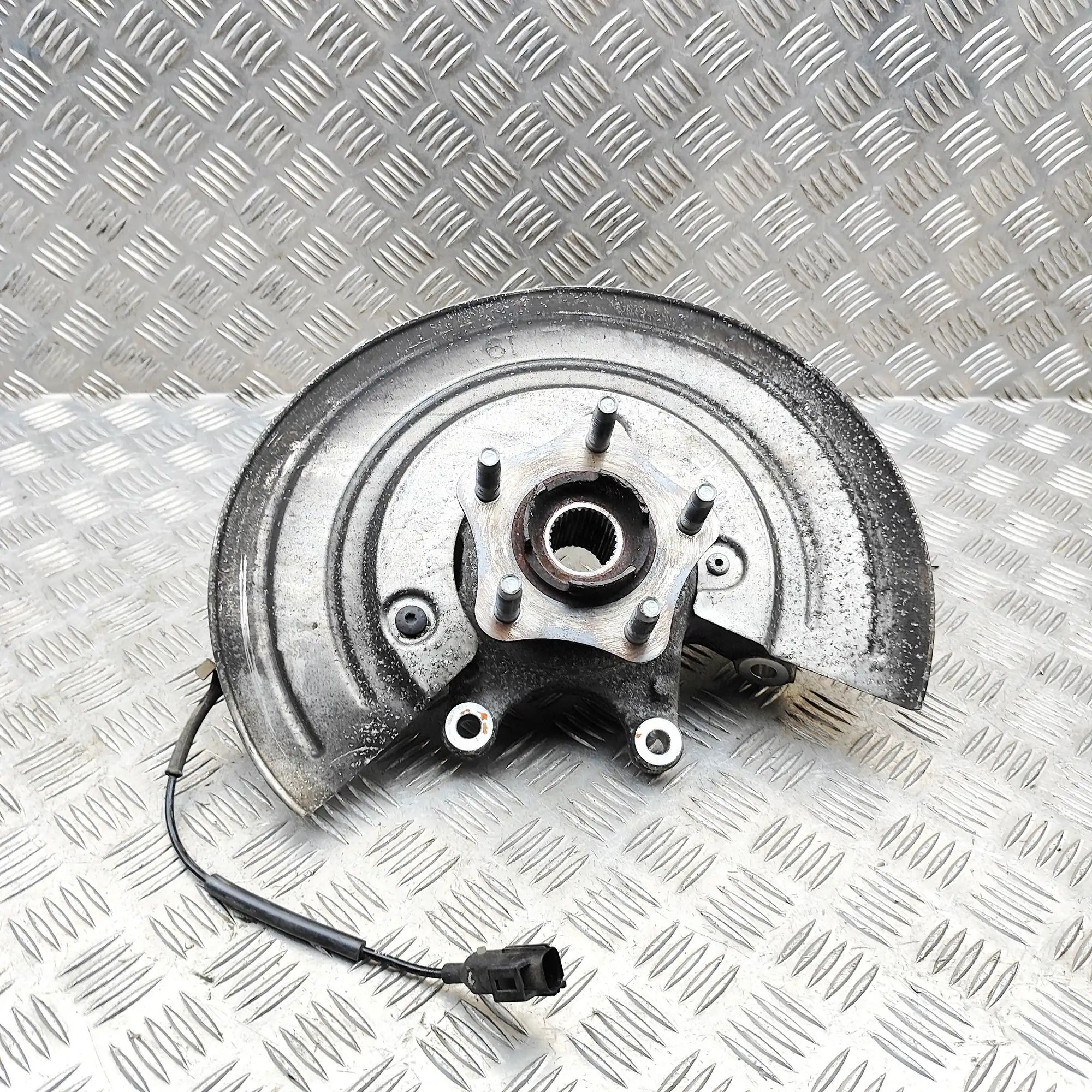 Jaguar F-Type Rear Left Wheel Hub Spindle LX53-5A971-AA Rear Left Wheel Hub Spindle JAGUA...