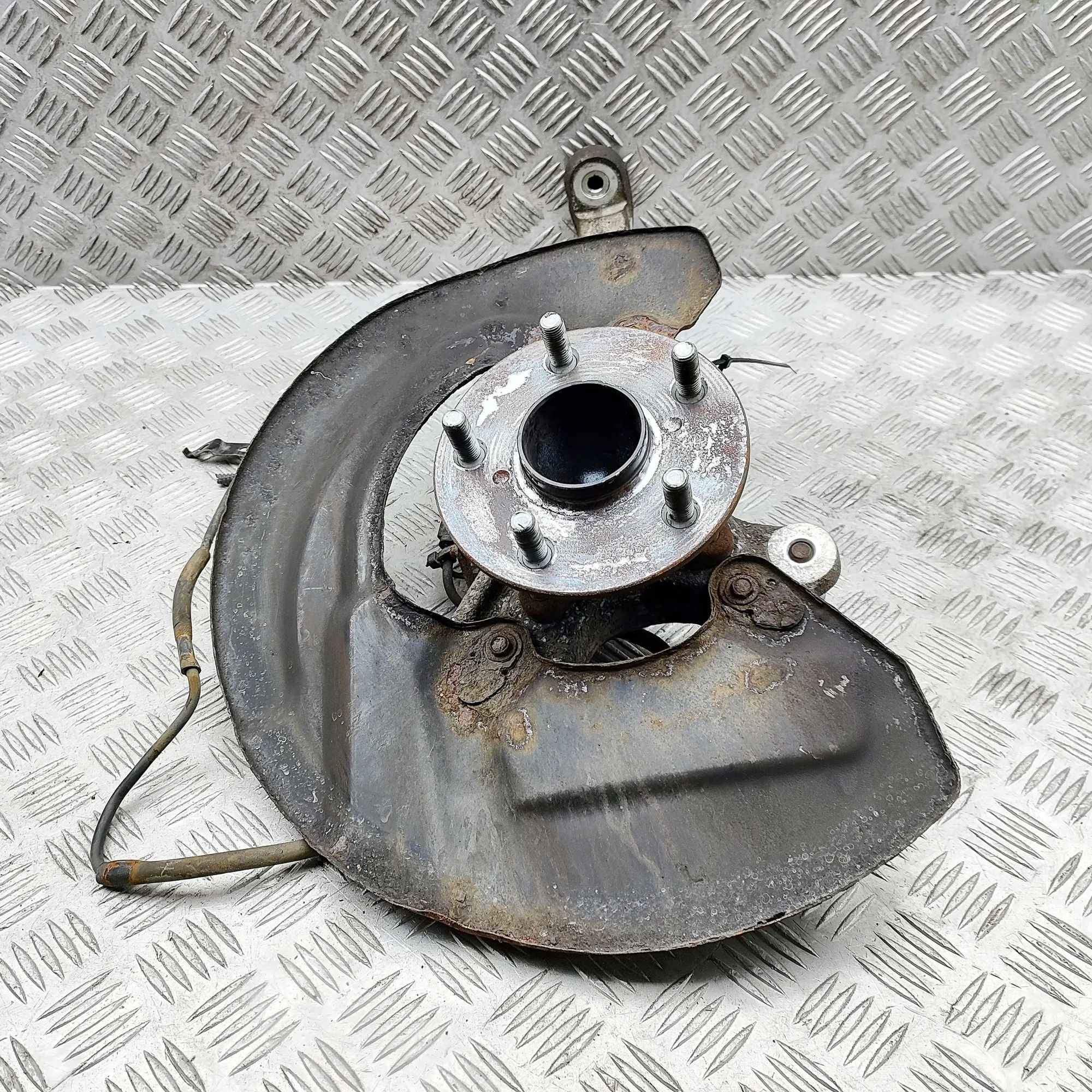 Lexus RC Front Left Wheel Hub 43202-24010 Front Left Wheel Hub LEXUS RC (_C1_...
