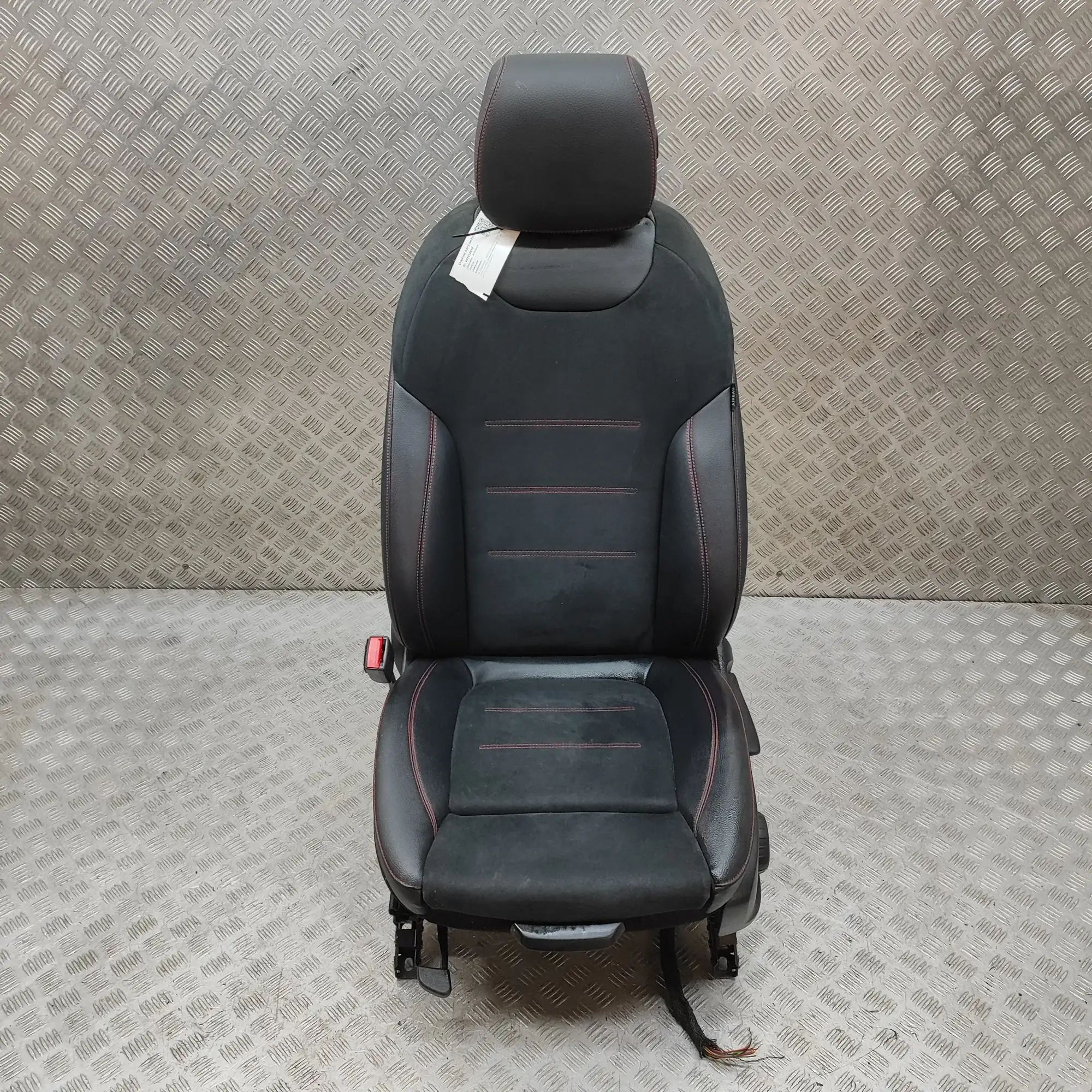 Mercedes-Benz GLB / EQB (X247) Front Left Seat A0009106105, A2478604600 Front Left Seat MERCED...