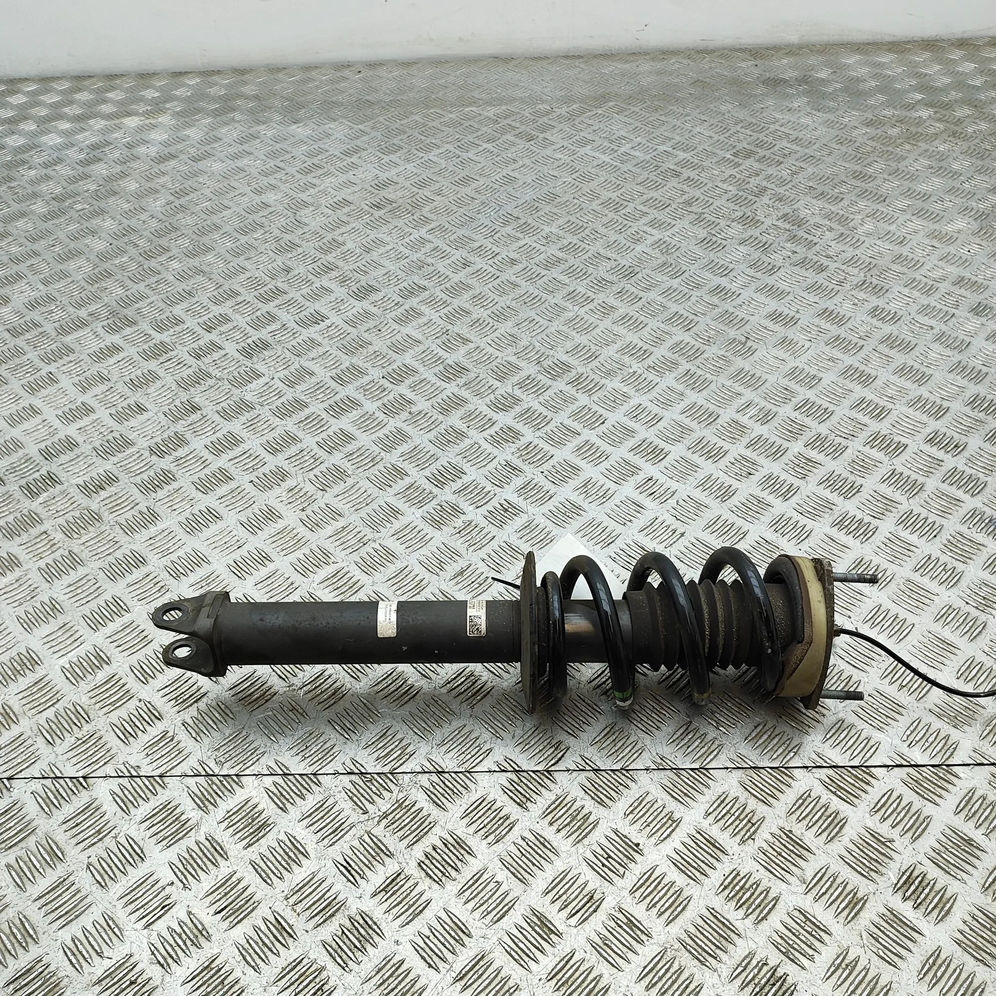 Porsche 911 (991) Rear Right Shock Absorber 99133305740 Rear Right Shock Absorber PORSCHE 9...