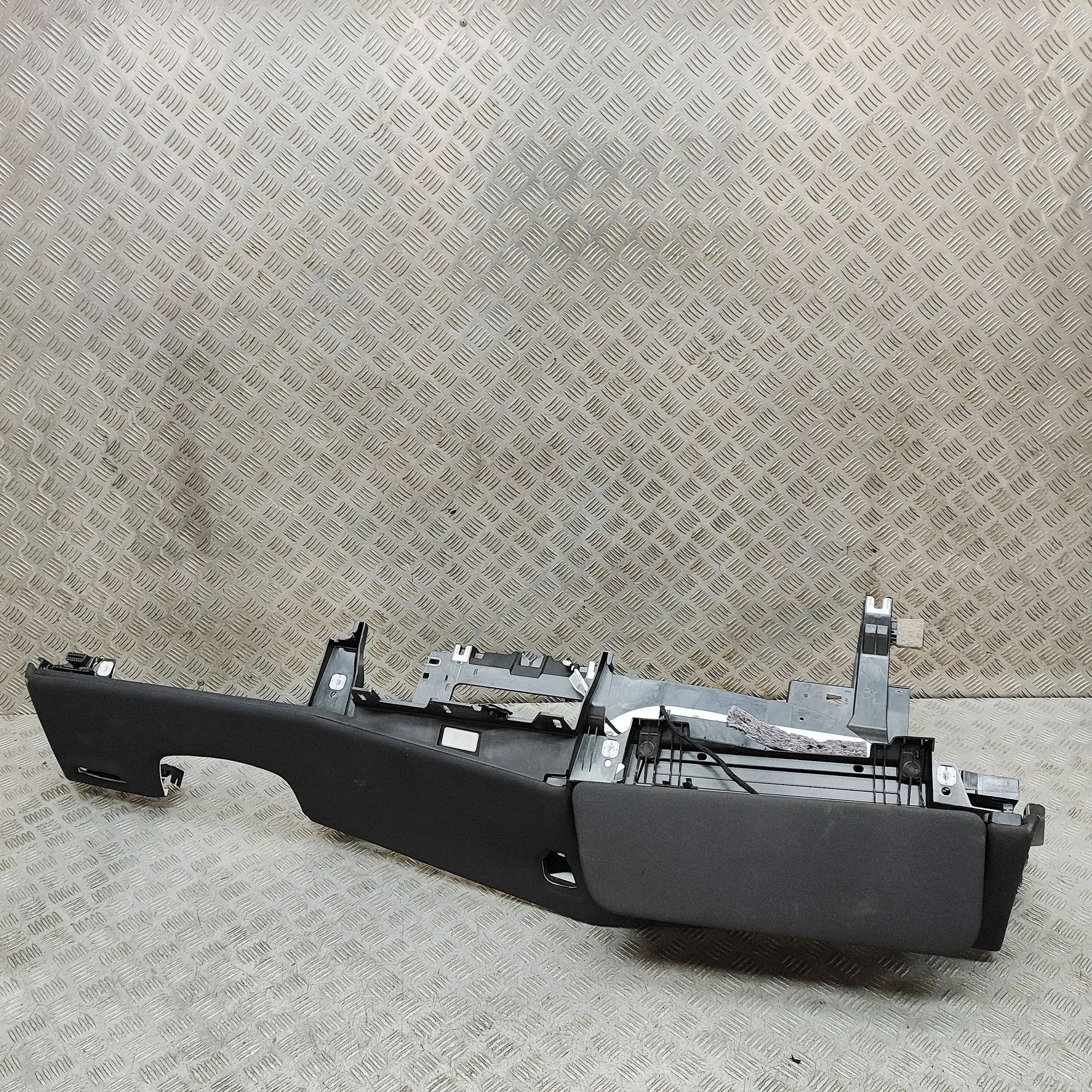 BMW iX (I20) Dashboard 9460571 Dashboard BMW IX (I20) (2021-...)

Part...