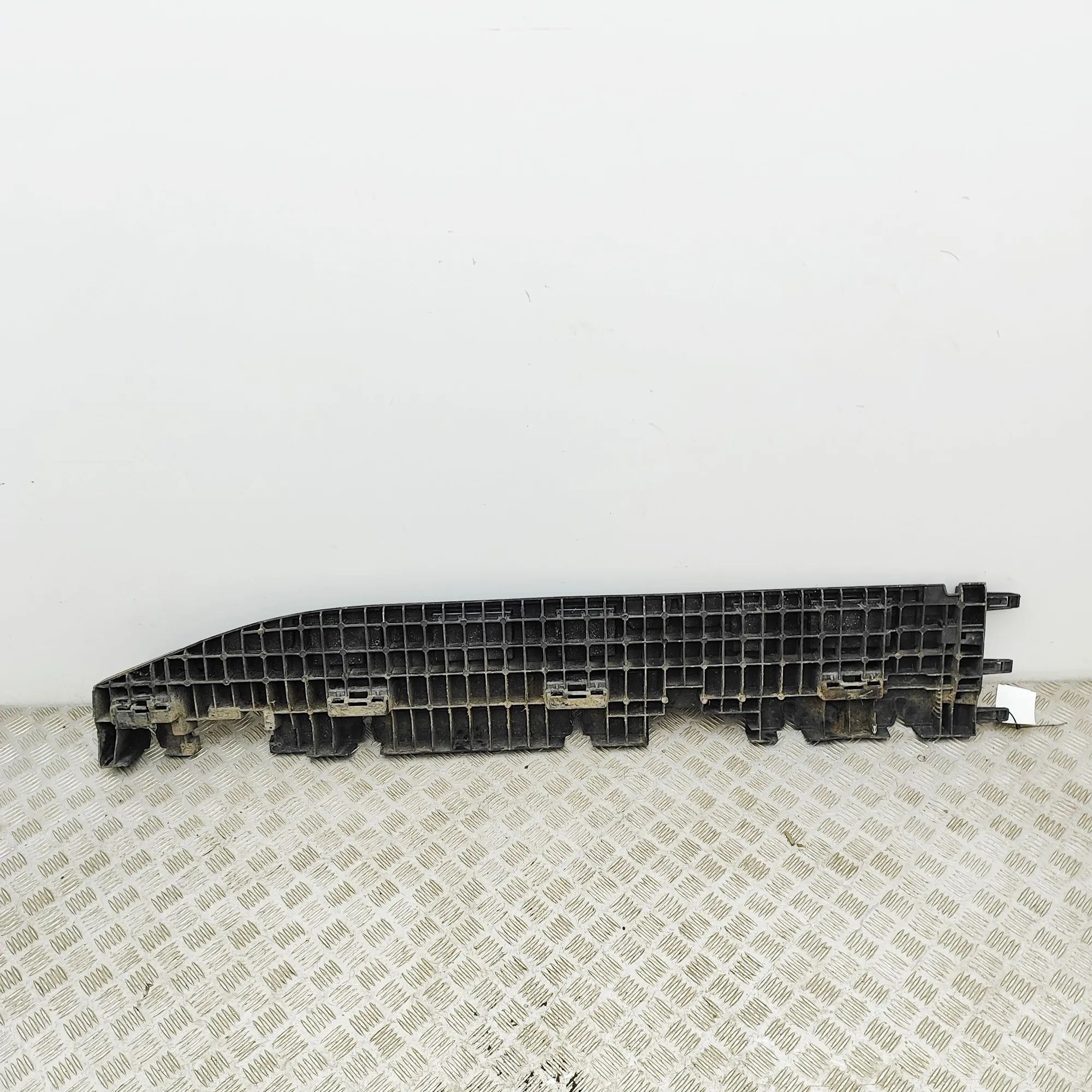 Mercedes-Benz GLE (W167) Front Left Side Sideskirt Holder A1676981701 Front Left Side Sideskirt Holder ME...