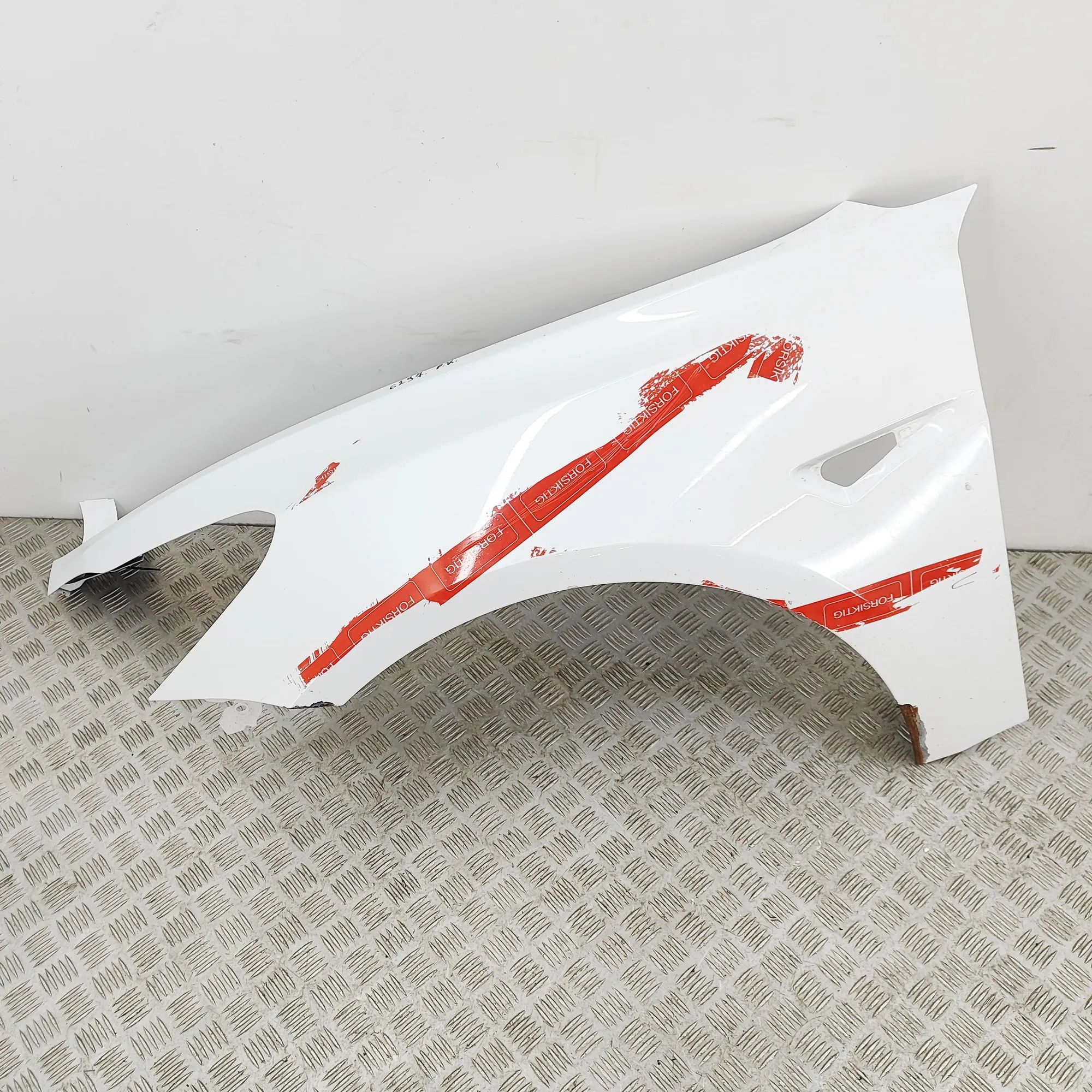Tesla Model 3 Front Left Fender 1081401-E0-D Front Left Fender TESLA MODEL 3 (2...