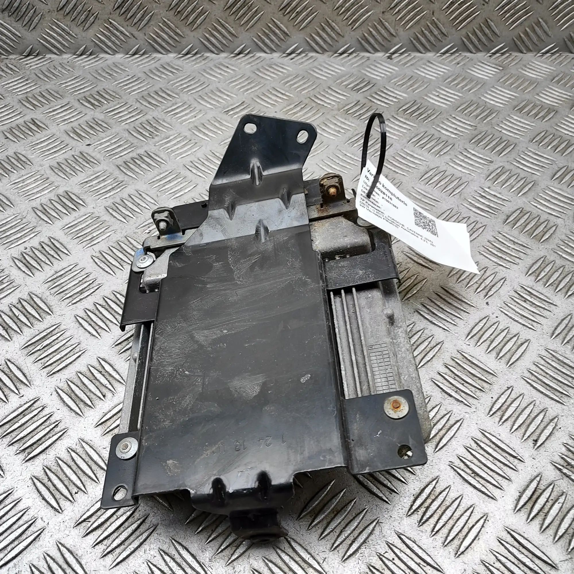 Porsche Cayenne Engine Control Unit 95861860560 Engine Control Unit PORSCHE CAYENNE...
