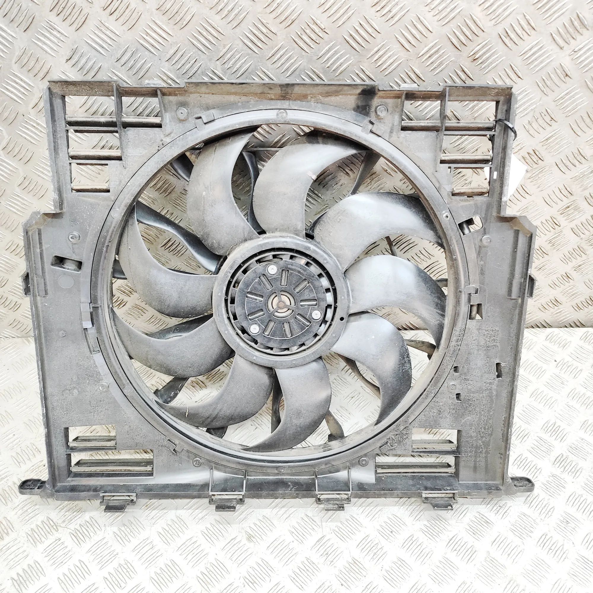 BMW 5 (G30 / G31) Engine Cooling Fan Shroud 8472268, 8686164 Engine Cooling Fan Shroud BMW ...