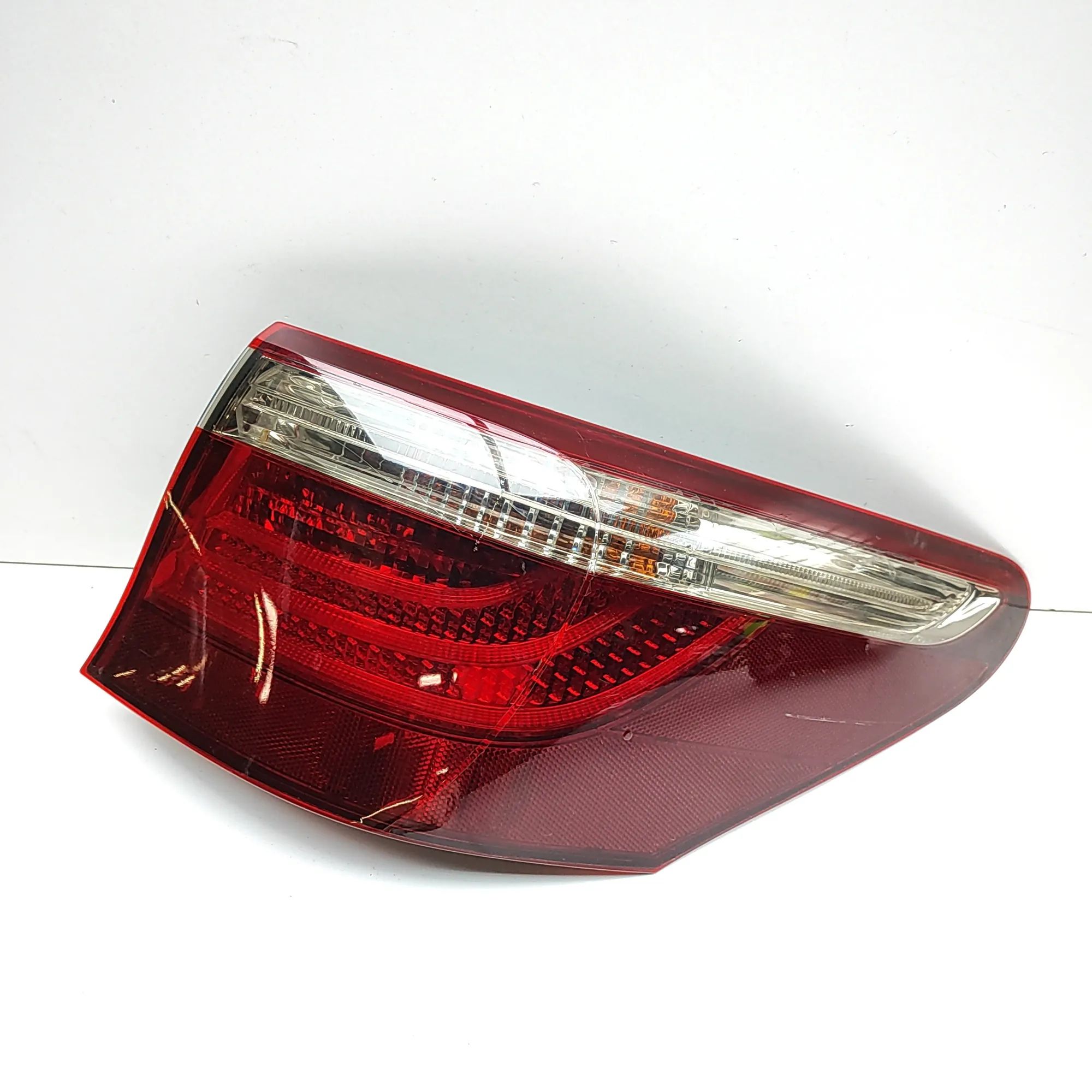 Lexus LS Rear Right Tail Light