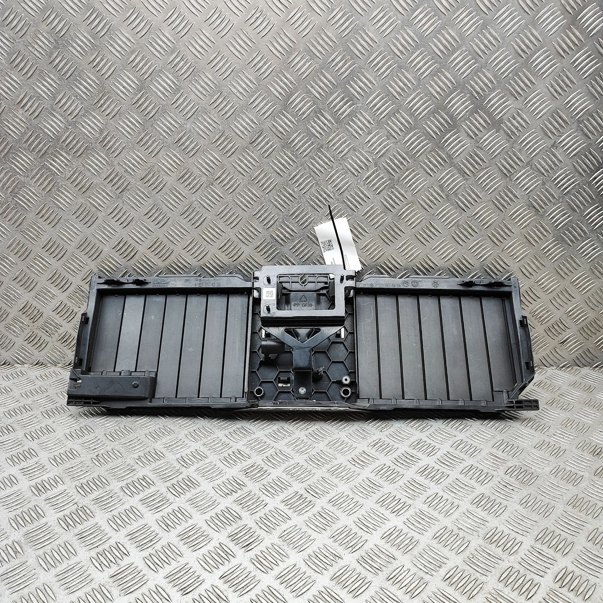 Mercedes-Benz A (W177) Radiator Air Intake Channel A2235006200, A2236006700, A2235005901 Radiator ...