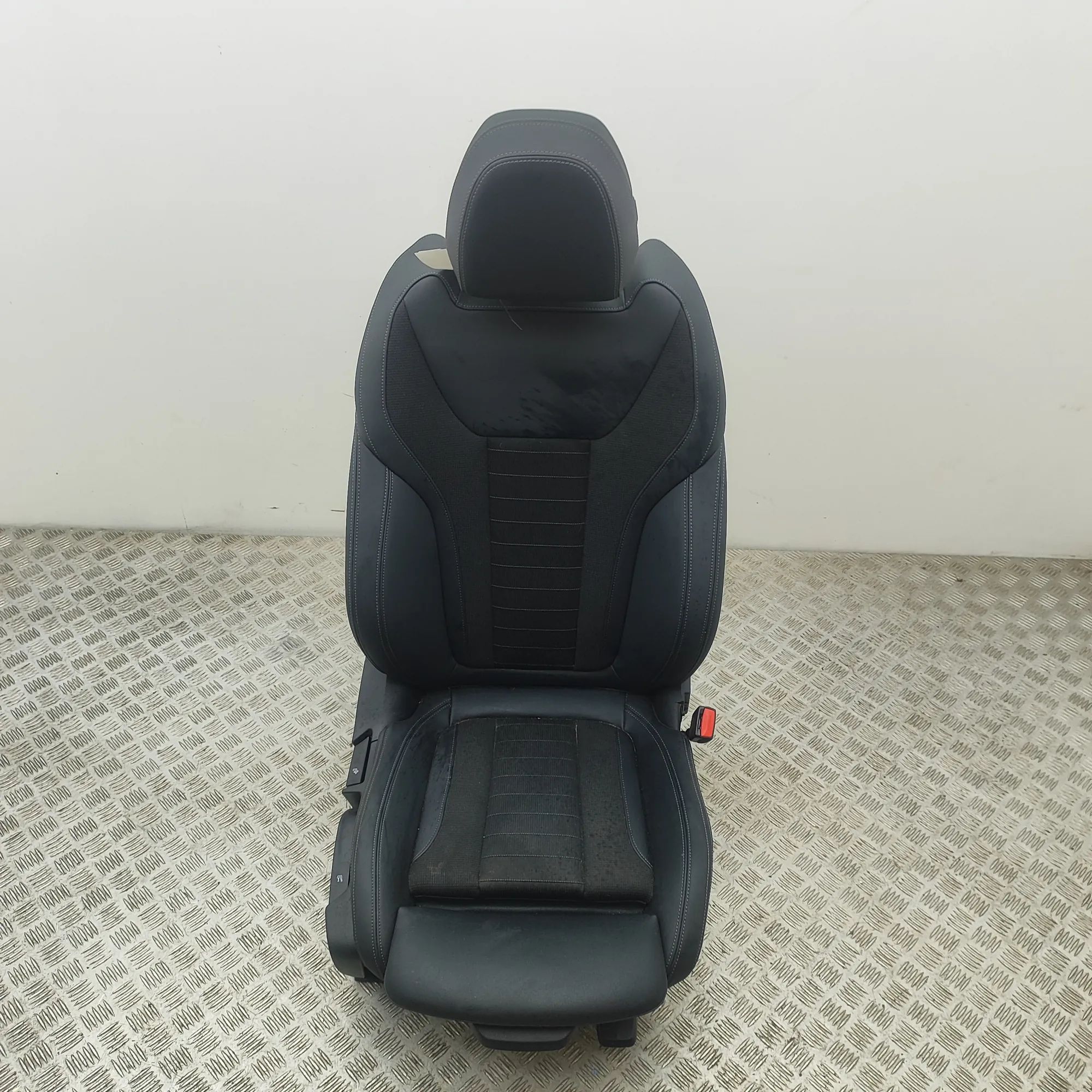 BMW i4 (G26) Front Right Seat 7955931, 7955936 Front Right Seat BMW I4 (G26) ...