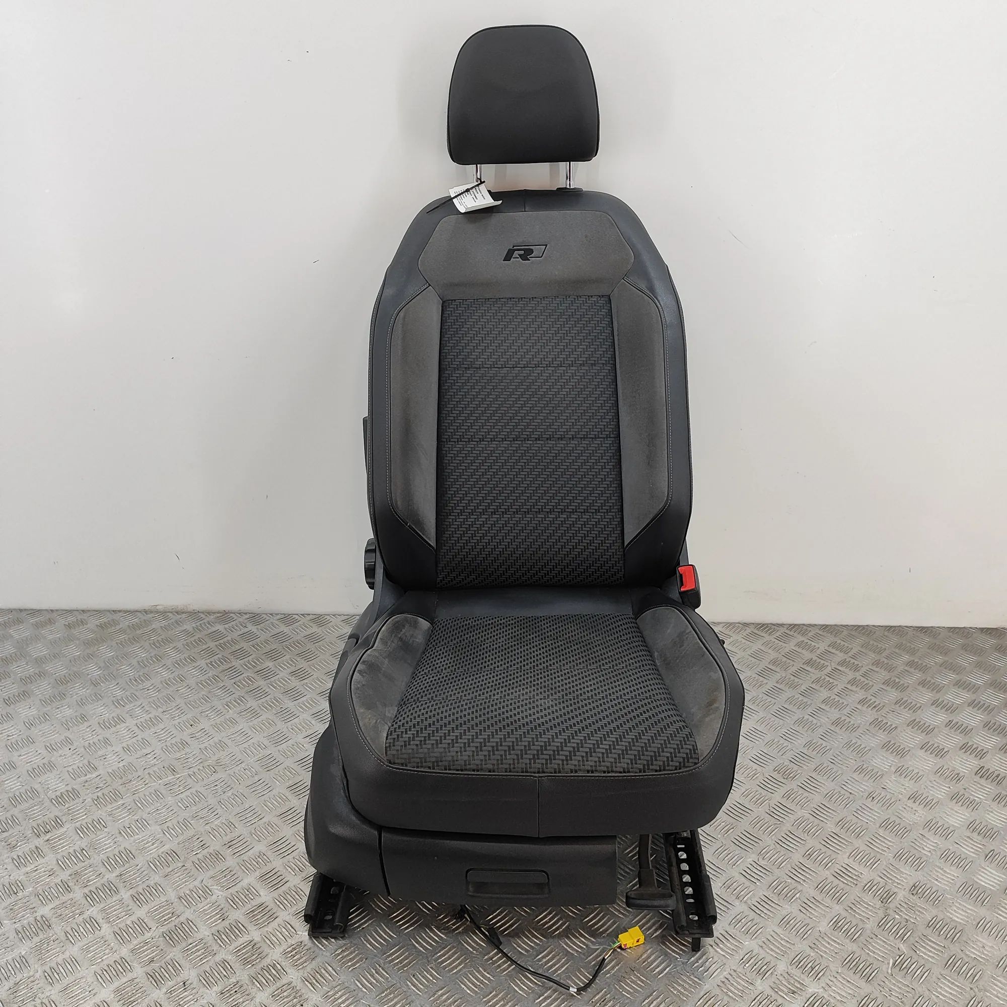 Volkswagen T-Cross Front Right Seat 2GM881805BC, 2GM881405D Front Right Seat VW T-C...