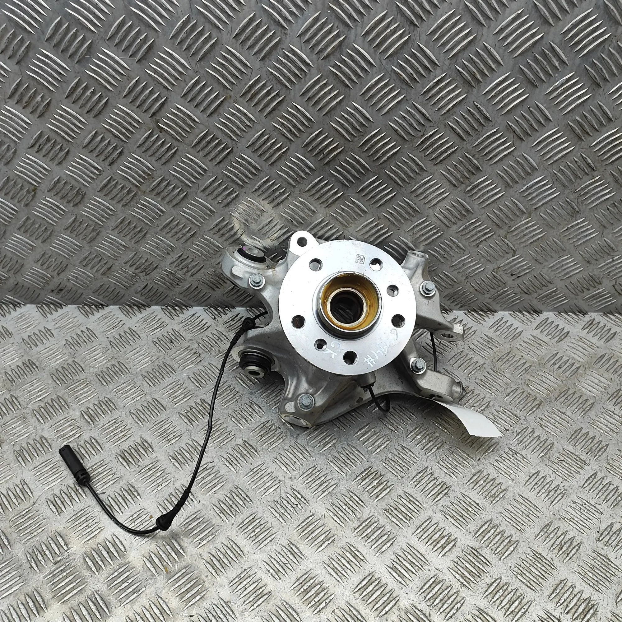 BMW X3 / iX3 (G01) Rear Left Wheel Hub Spindle 8091545, 6895659, 8098973 Rear Left Wheel Hub S...