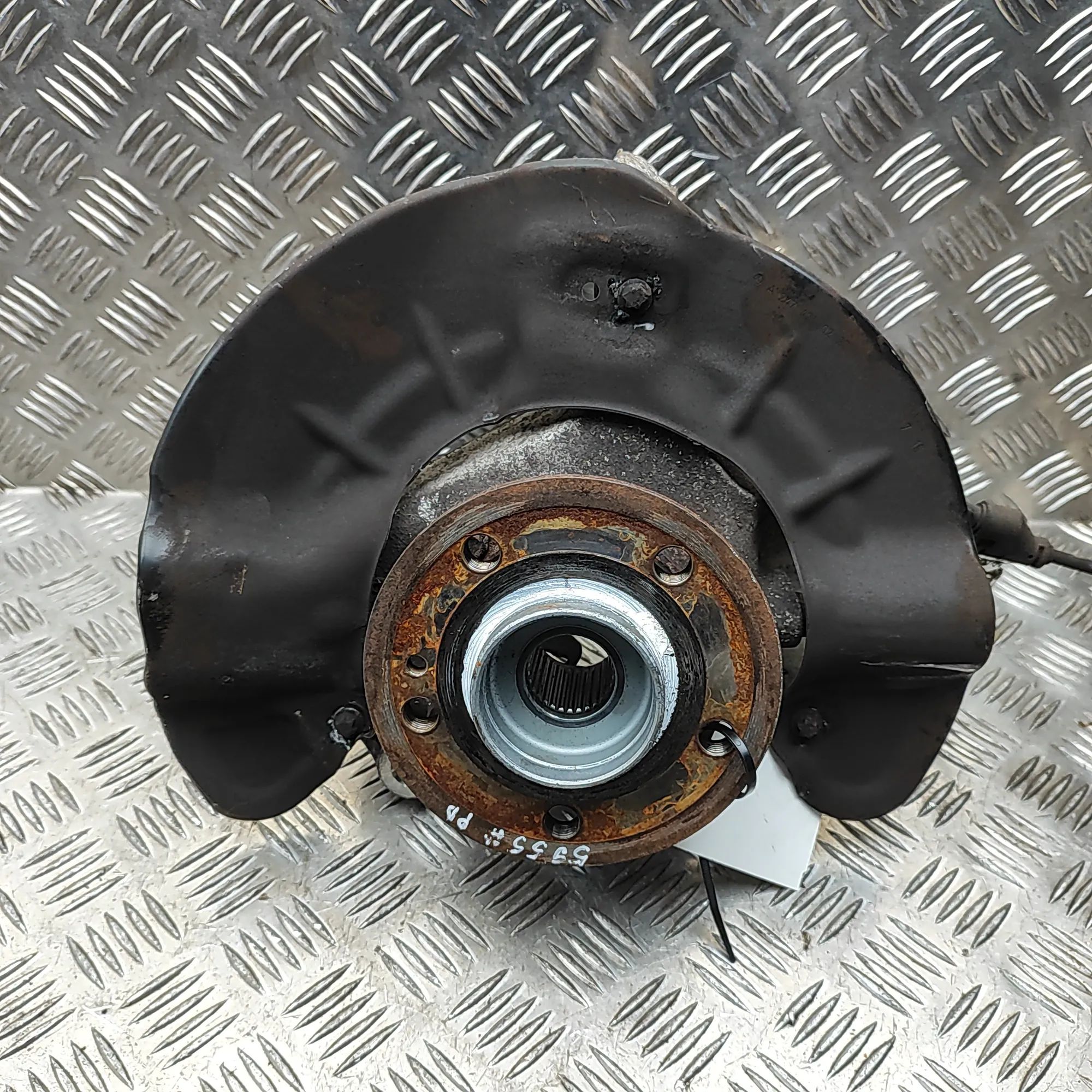 Mercedes-Benz GLB / EQB (X247) Front Right Wheel Hub A2473320200 Front Right Wheel Hub MERCEDES-BENZ...
