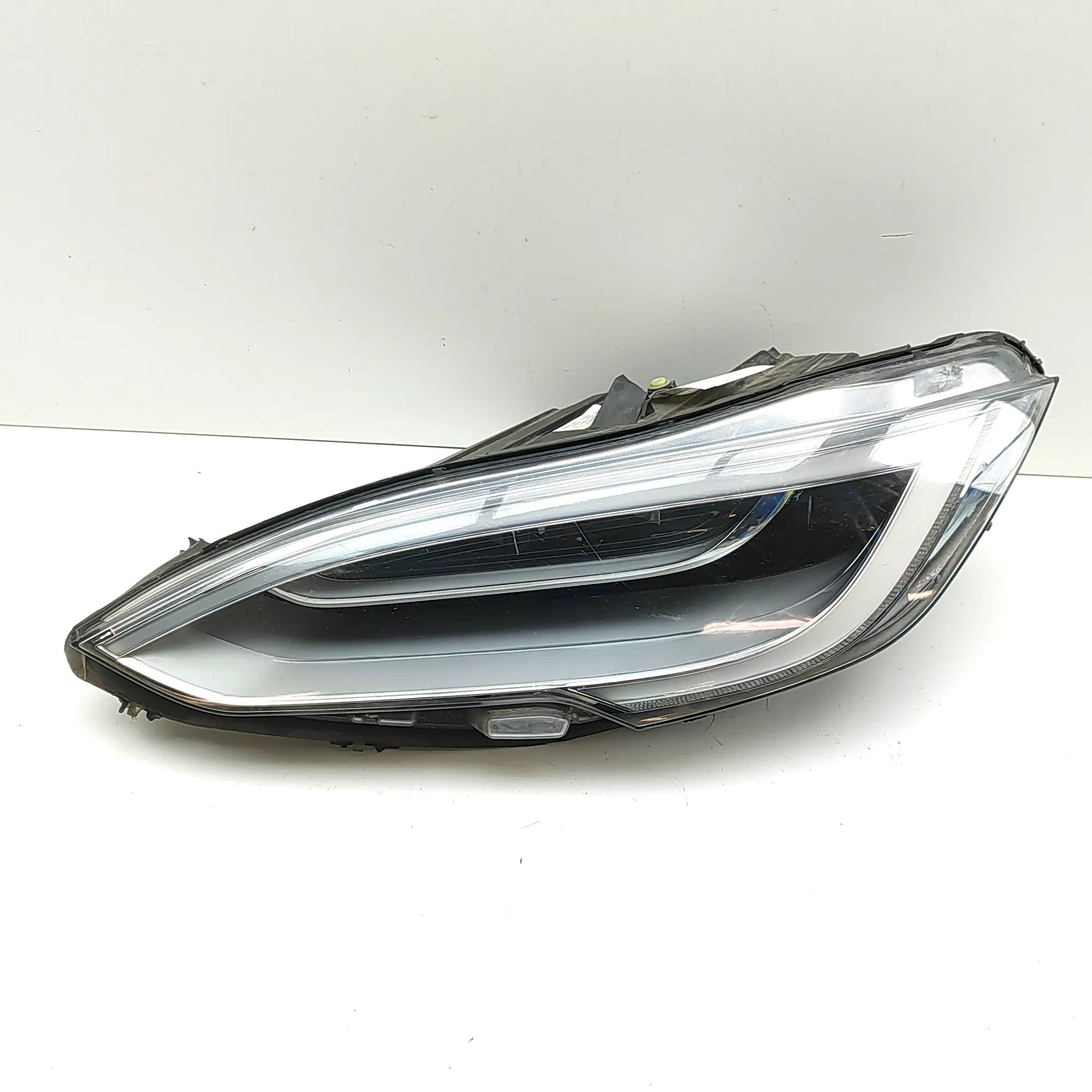 Tesla Model S Front Left Headlight 1053578-00-E Front Left Headlight TESLA MODEL S...