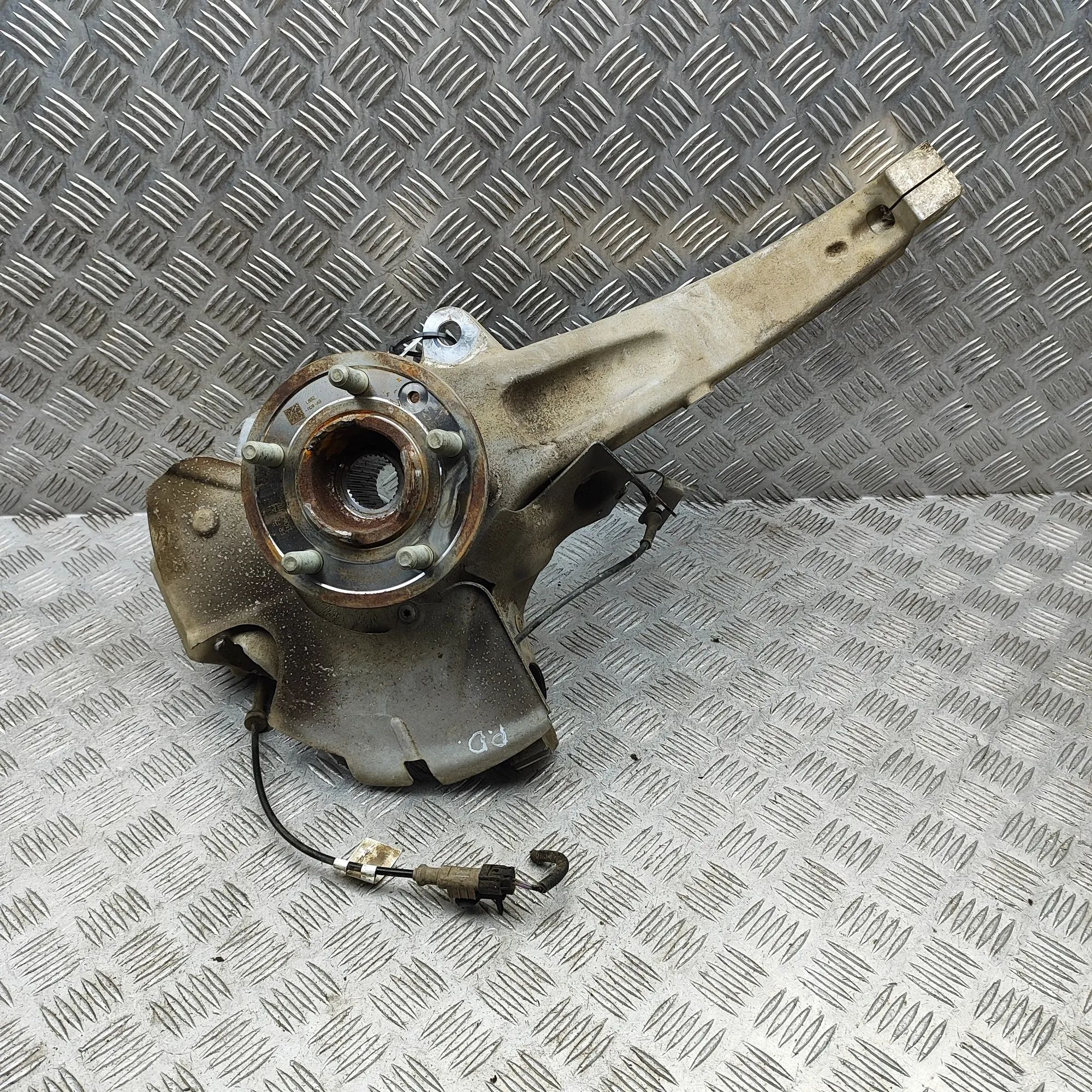 Land Rover Discovery Front Right Wheel Hub MY42-3K185-AE, LR180166, L8B2-2C204-AB, L8B2-2C...