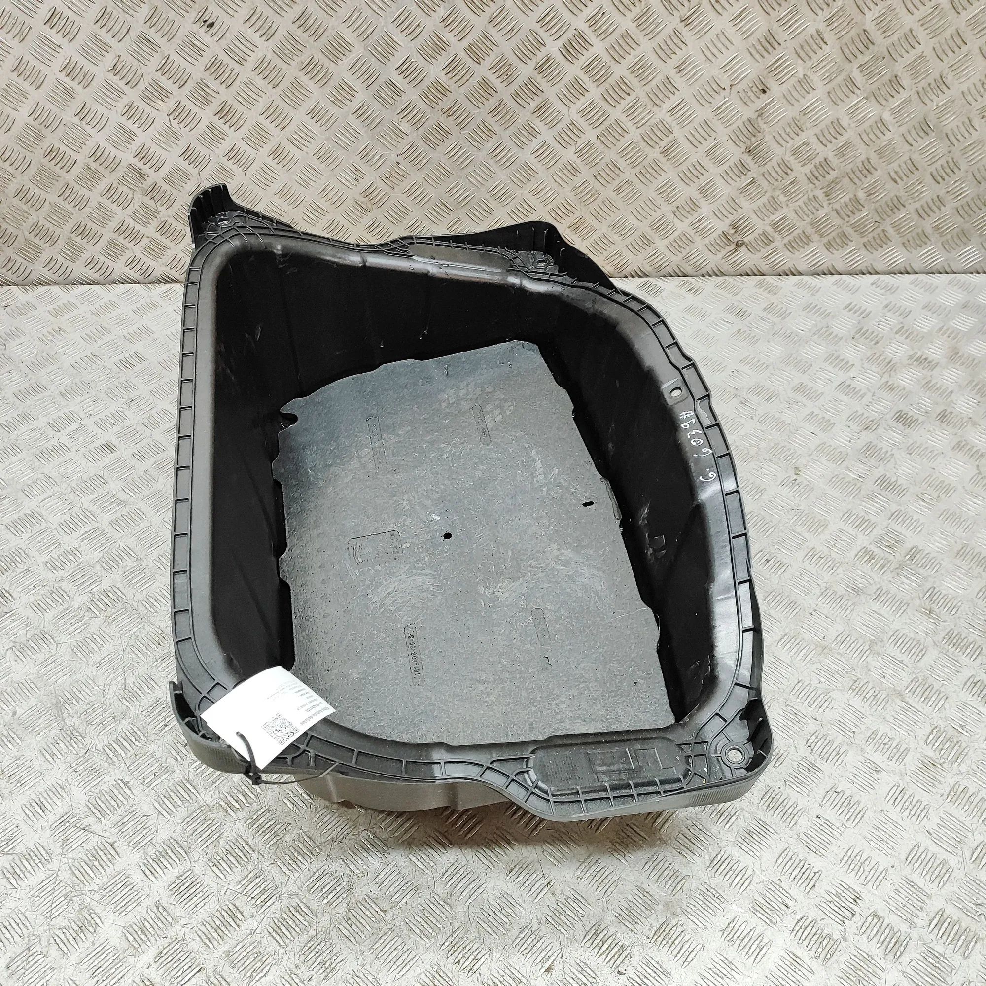 Tesla Model Y Trunk Boot Trim 1508656-00-E, 1487751-00-D Trunk Boot Trim TESL...