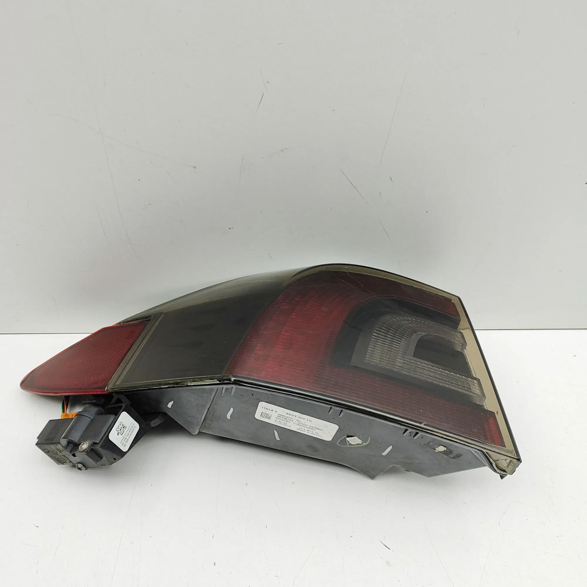 Tesla Model S Rear Left Tail Light 6005920-00-I Rear Left Tail Light TESLA MODEL S...