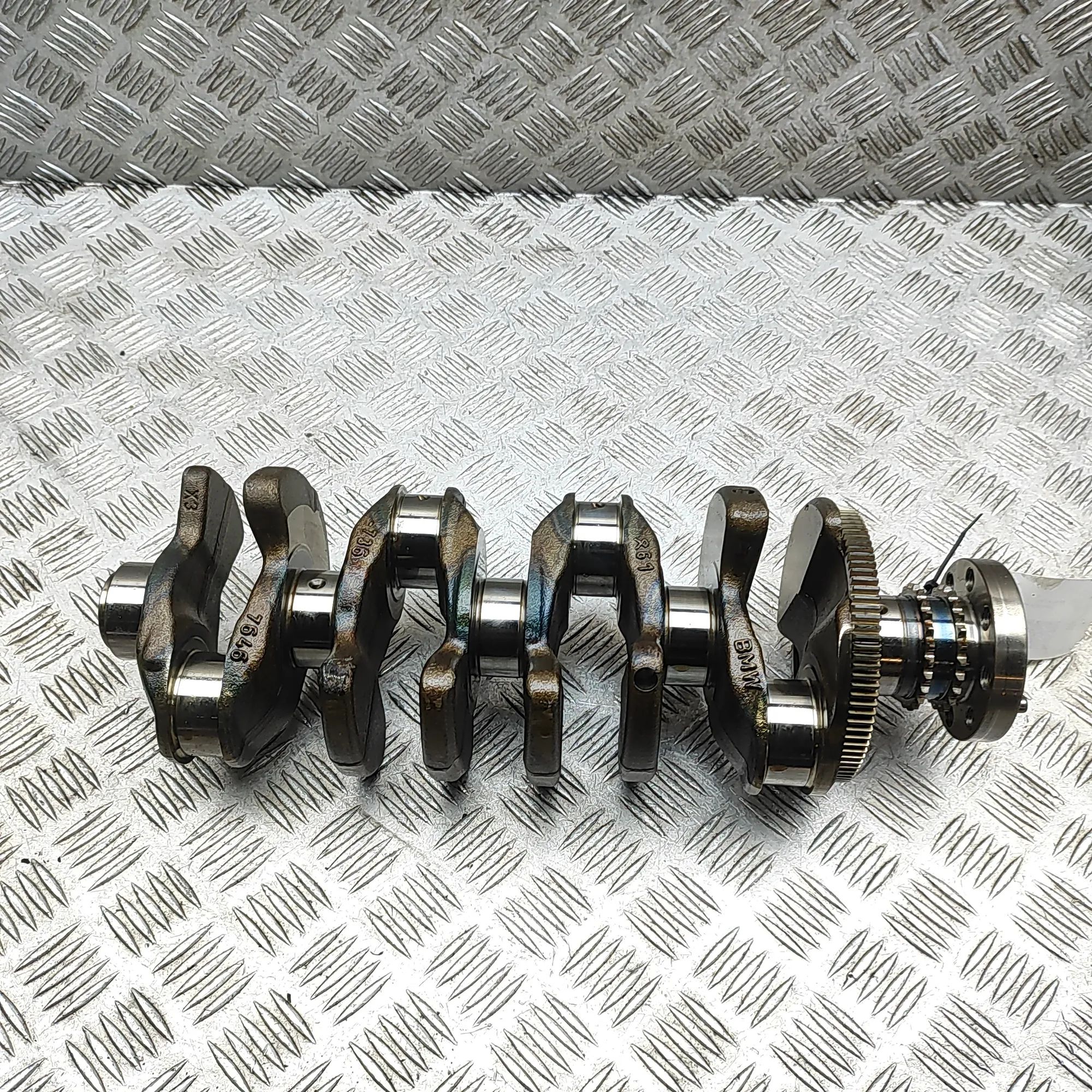 BMW 4 (F32 / F33 / F36) коленчатый вал 8639541 Crankshaft BMW 4 SERIES (Coupe F32, F82...
