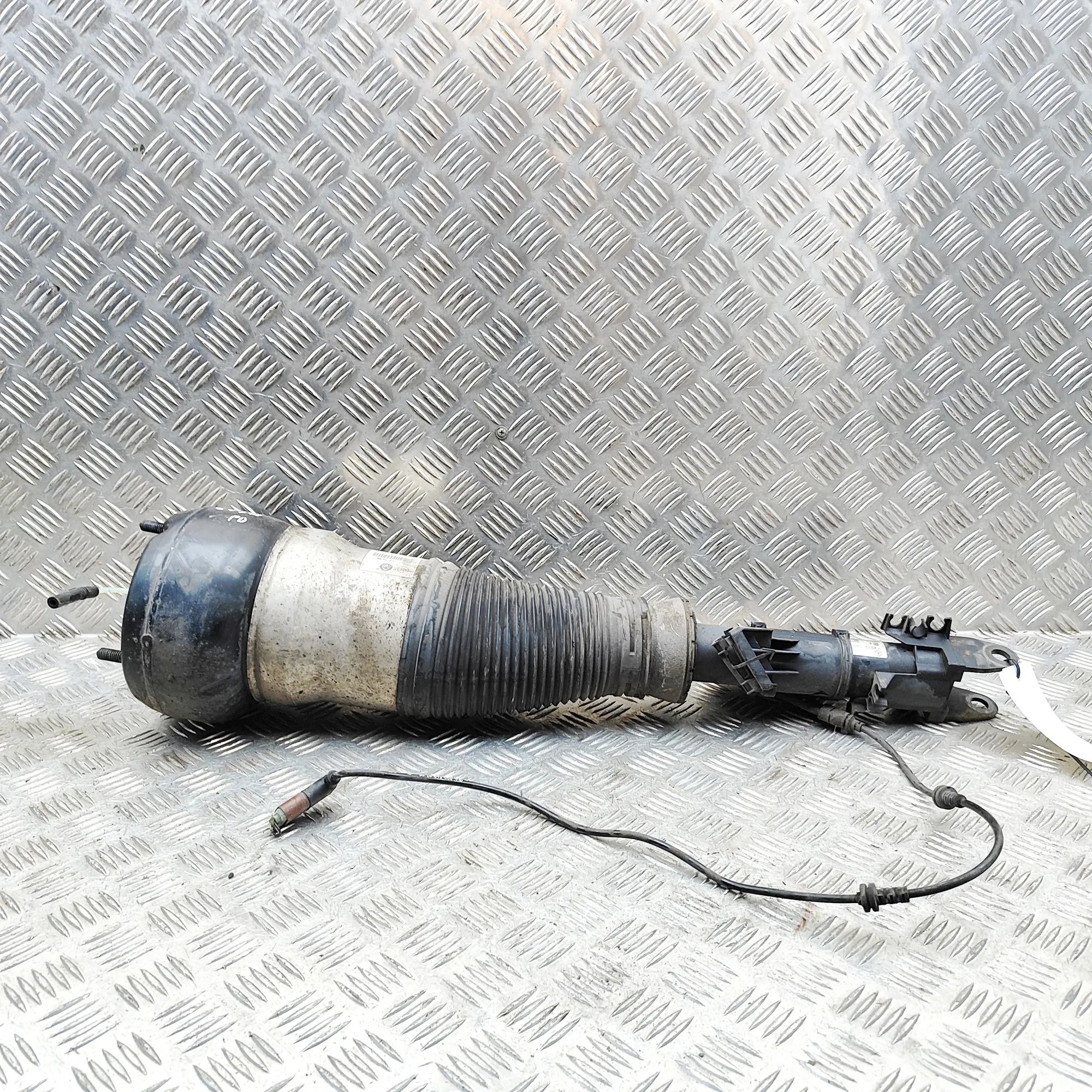 Mercedes-Benz A (W176) Front Right Air Shock Absorber 1514001395, A2223202000 Front Right Air Shock A...
