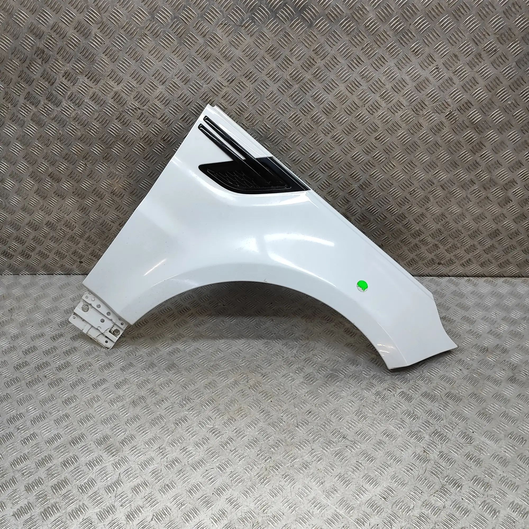 Land Rover Range Rover Sport (L494) Front Right Fender LR061823, FK62-16005-AA Front Right Fender LAND...