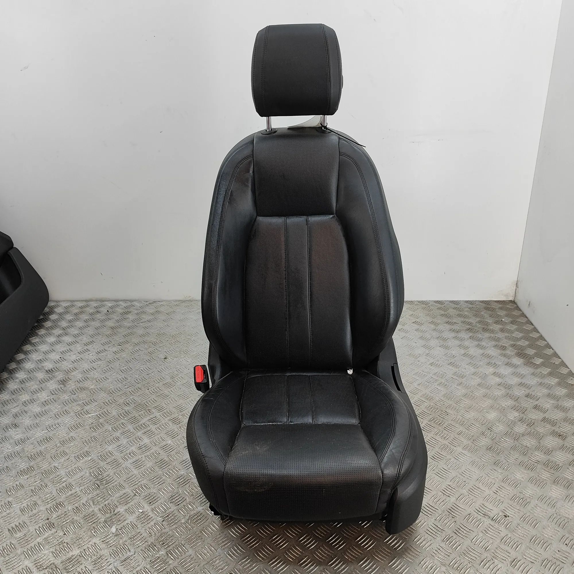 Land Rover Discovery Sport Front Left Seat
