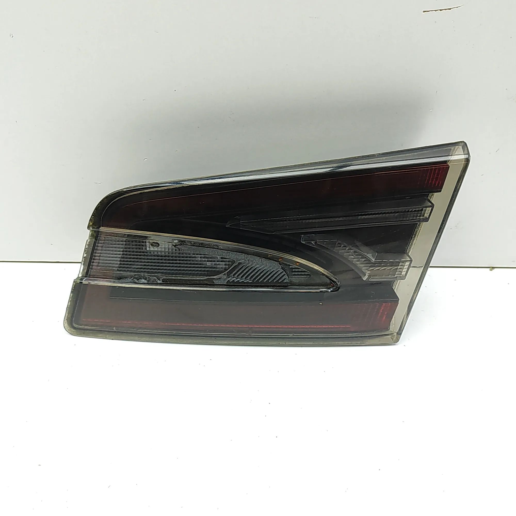 Tesla Model S Right Side Tailgate Tail Light 1006006-00-C Right Side Tailgate Tail Light TES...