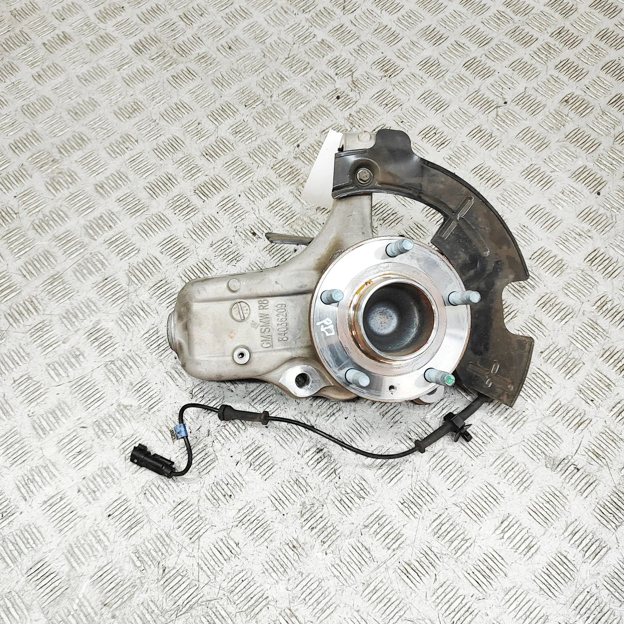Chevrolet Corvette (C7) Front Right Wheel Hub 84036209 Front Right Wheel Hub CHEVROLET CORVET...