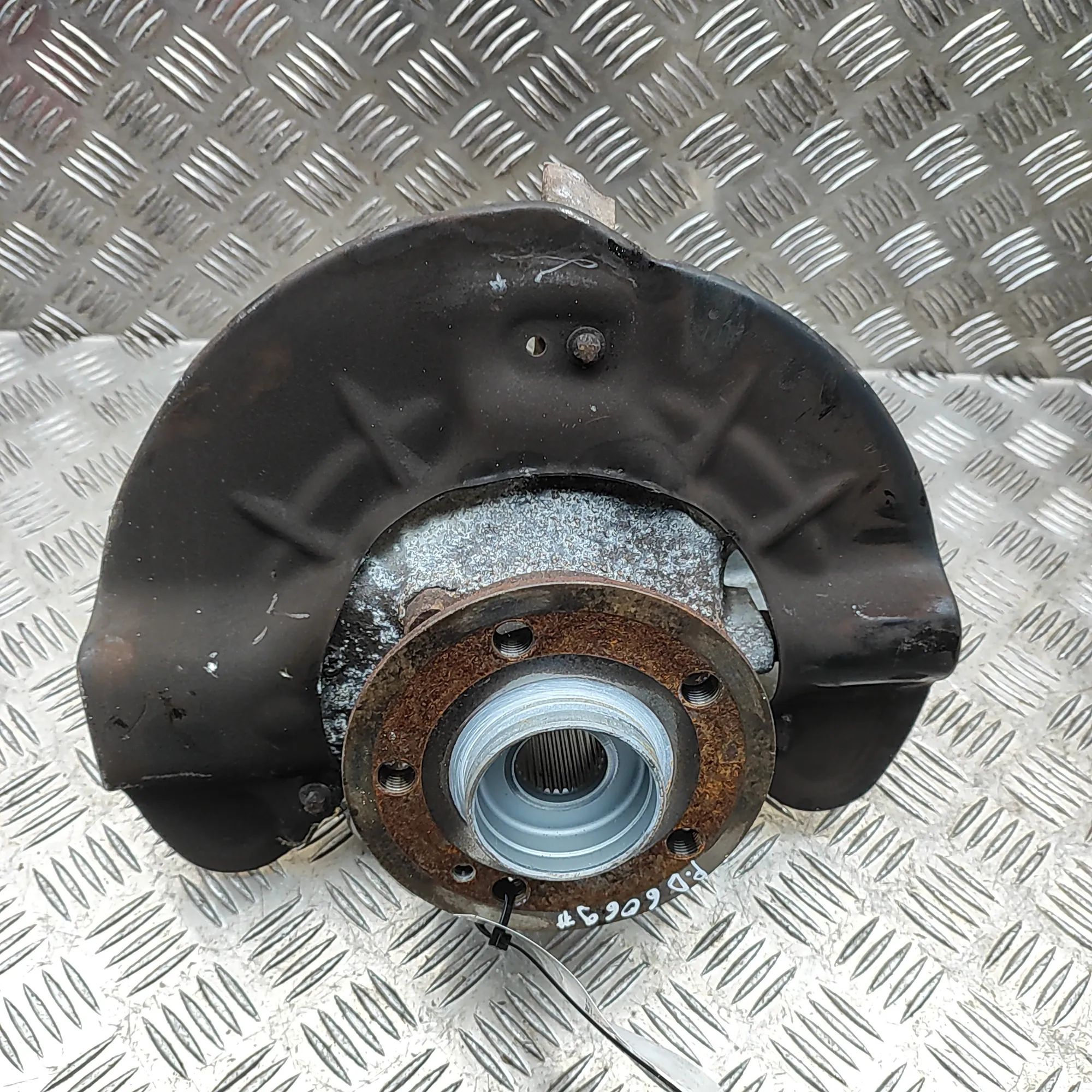 Mercedes-Benz GLA / EQA (H247) Front Right Wheel Hub A2473320200 Front Right Wheel Hub MERCEDES-BENZ...