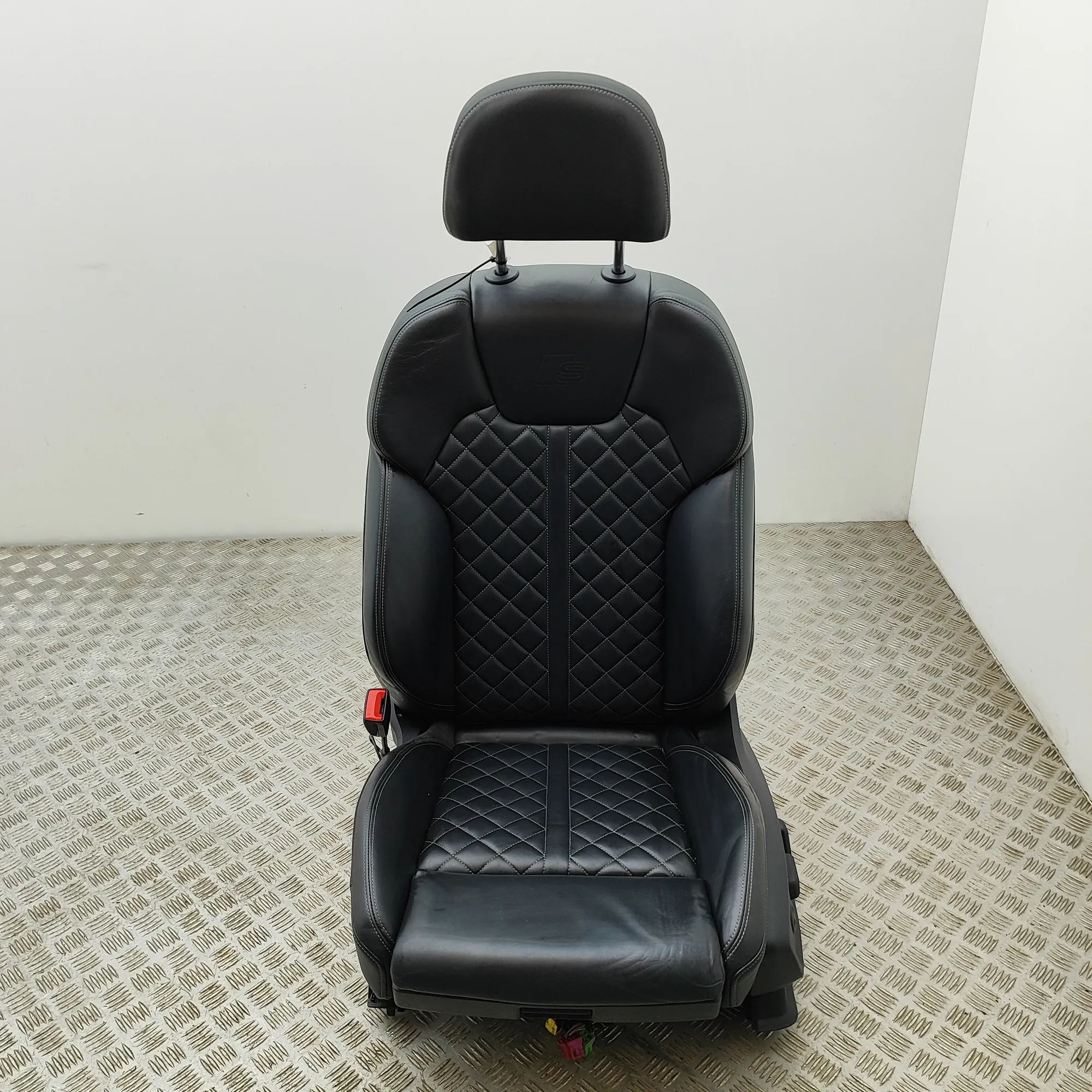 Audi Q5 (8R) Front Left Seat 80A881105 Front Left Seat AUDI Q5 (FY) (2016-.....