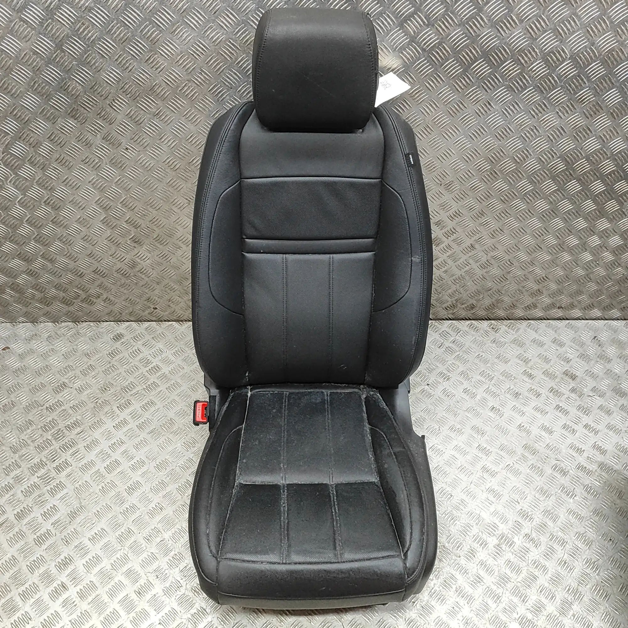 Land Rover Range Rover Evoque Front Left Seat R8D2-64417-DA, N8D2-62901-AA Front Left Seat LA...