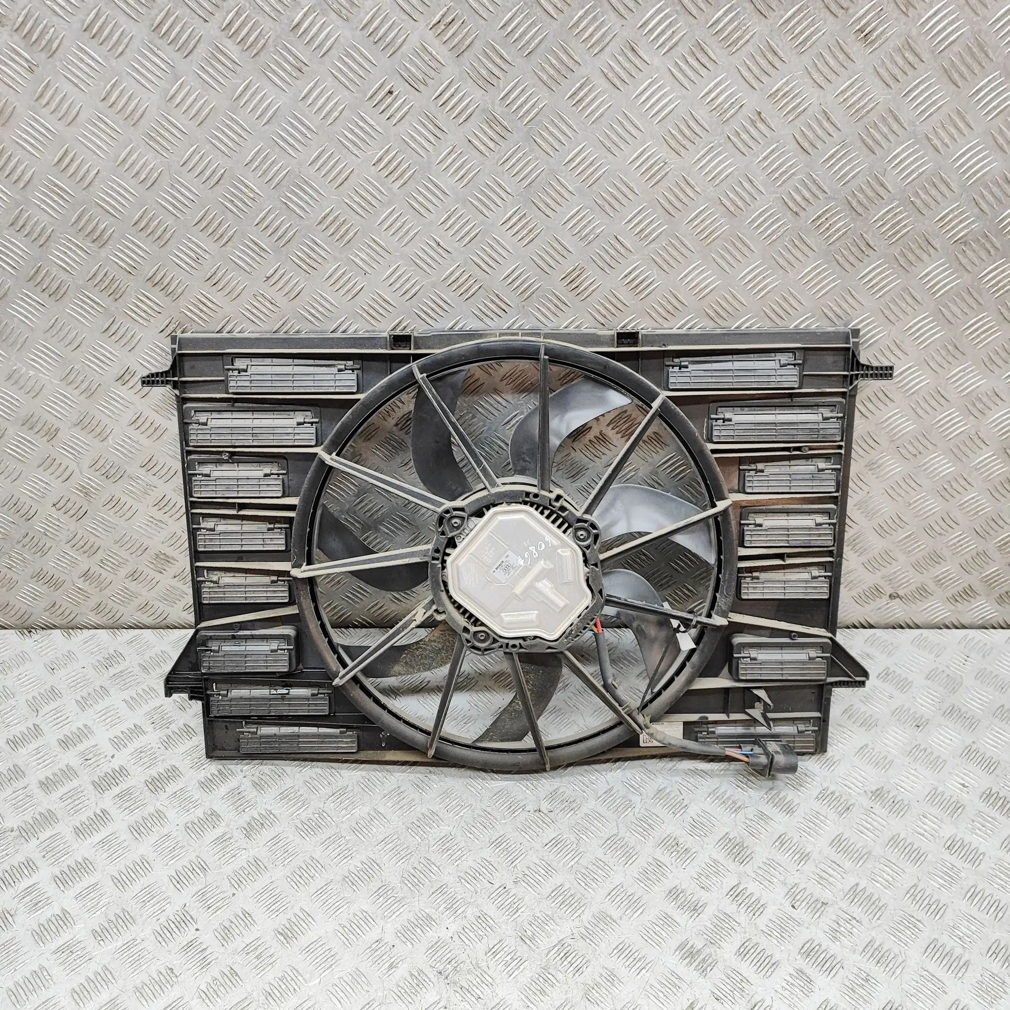 Audi A4 (B8) Engine Cooling Fan Shroud 0130707410, 8W0959455C, 0130707101, 3137232008,...