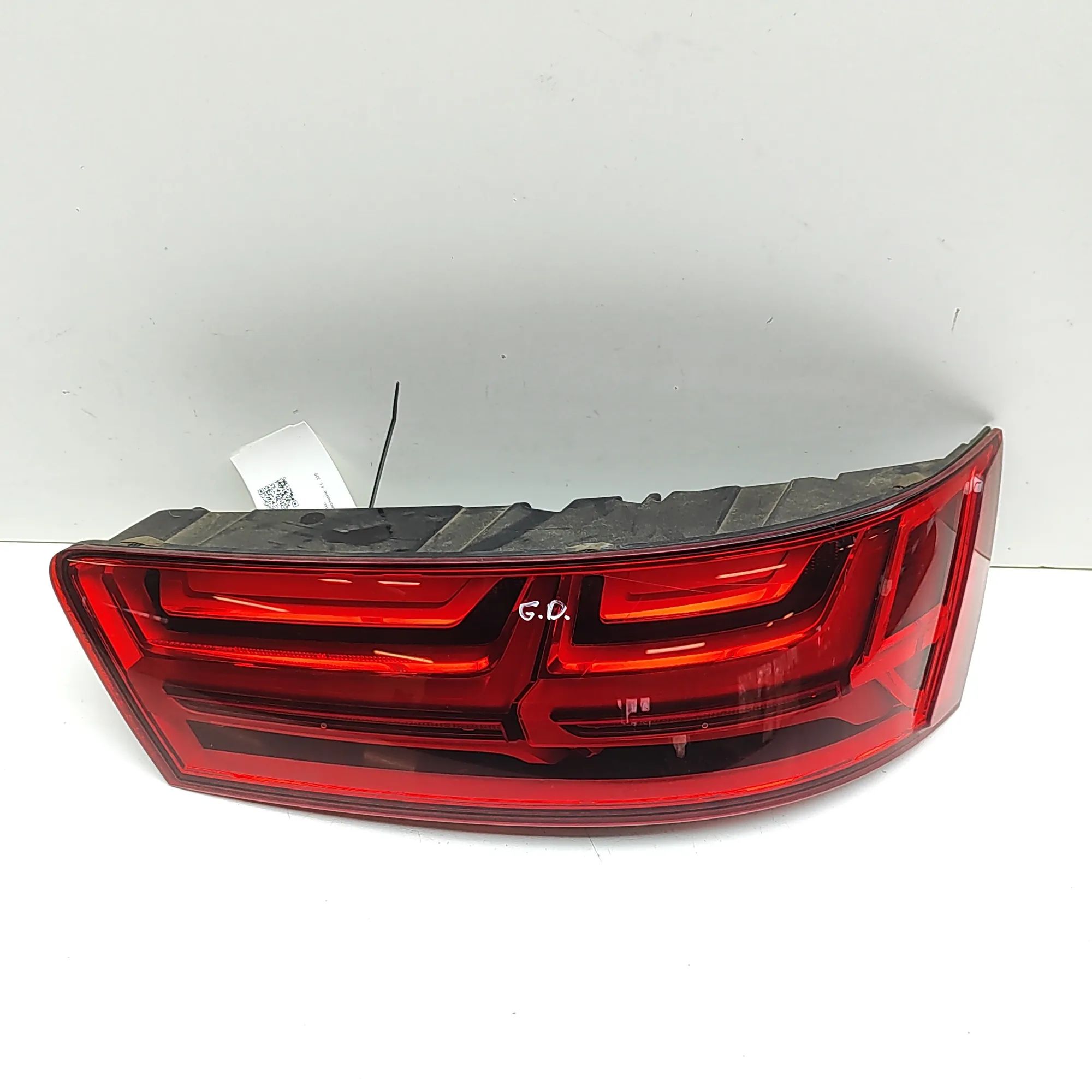 Audi Q7 (4M) Rear Right Tail Light 4M0945094E Rear Right Tail Light AUDI Q7 (4M) (...