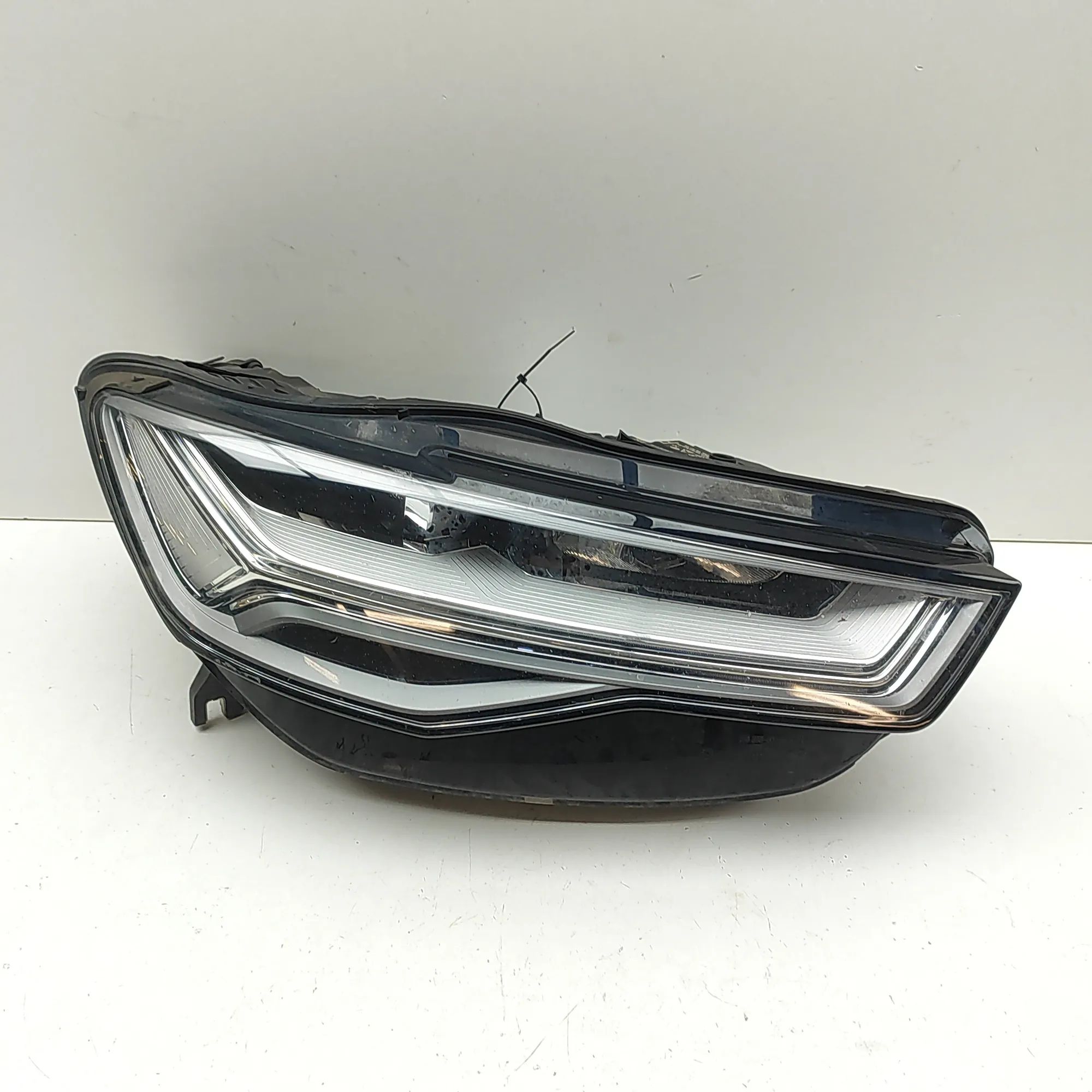 Audi A6 (C7) Front Right Headlight 4G0941034J Front Right Headlight AUDI A6 (Avant...