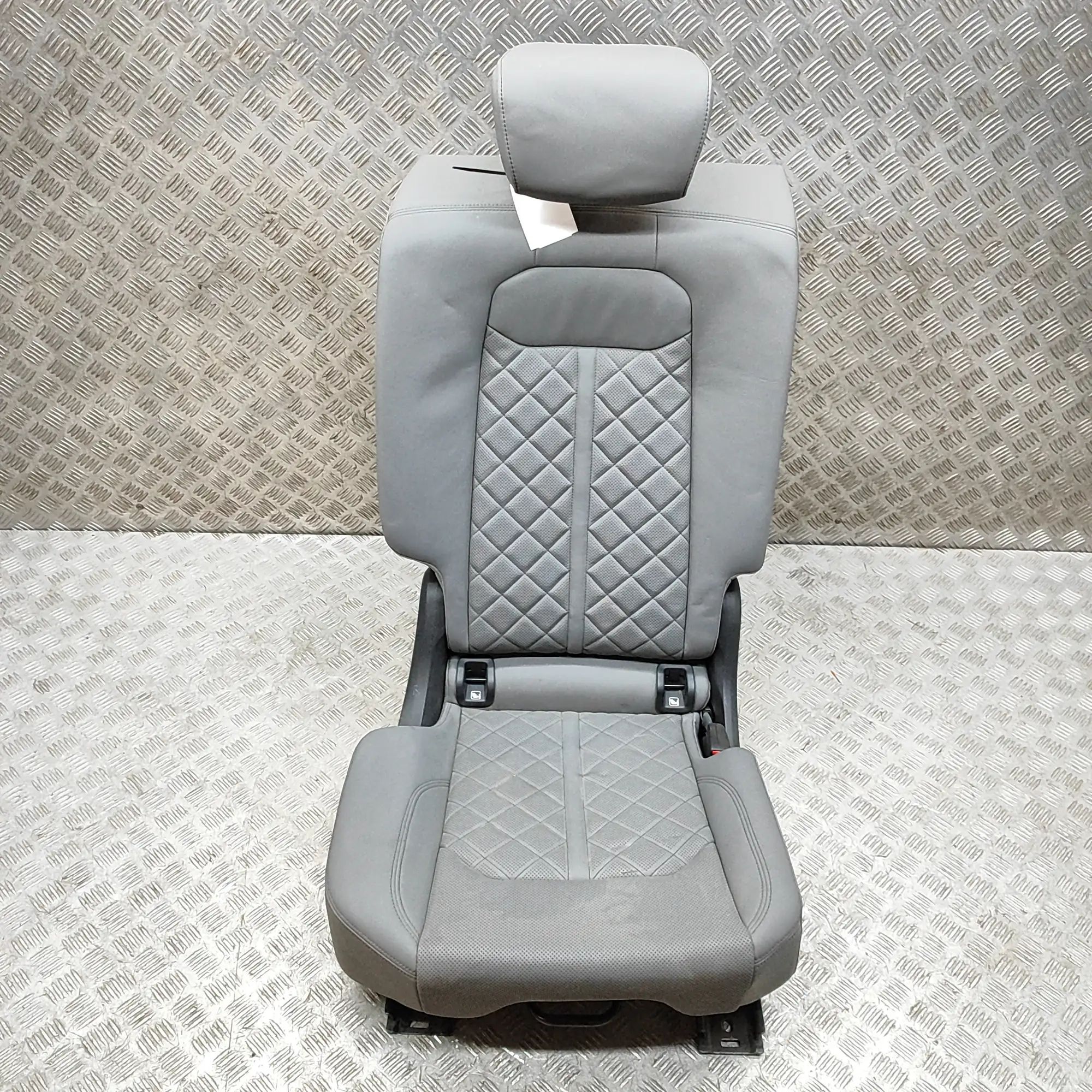 Audi Q8 Takapenkki 4M8885376B, 4M6883108A Rear Seat AUDI Q8 (4MN) ...