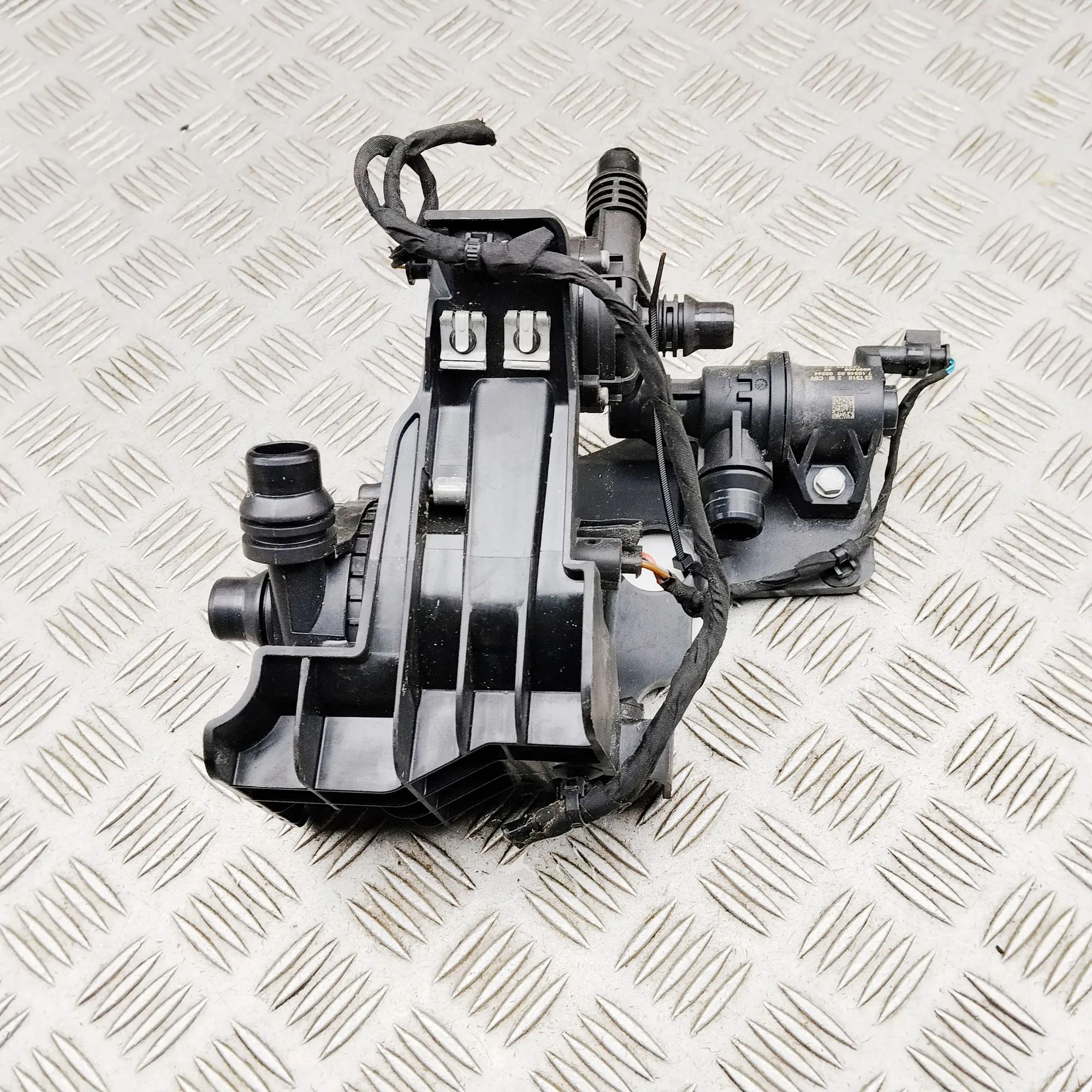 BMW i4 (G26) Auxiliary Water Pump 9455034, 9896408, 8840614 Auxiliary Water Pump ...