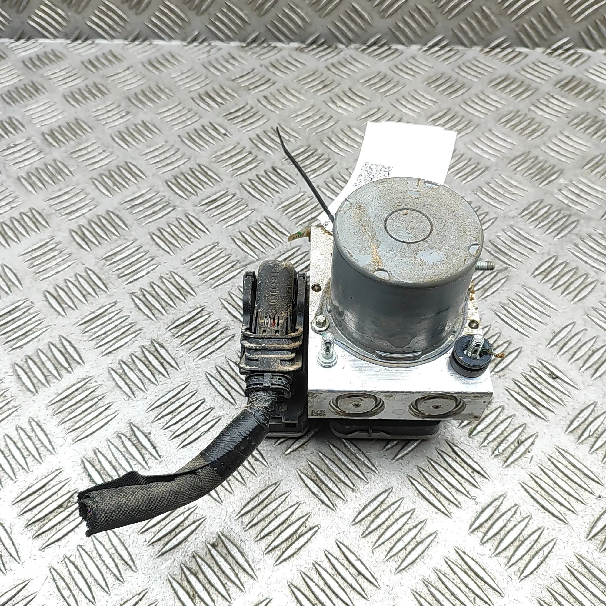 Isuzu  D-Max ABS hydraulic pump 0265956879, 3330A20025, 0265297811, 898394764 A...