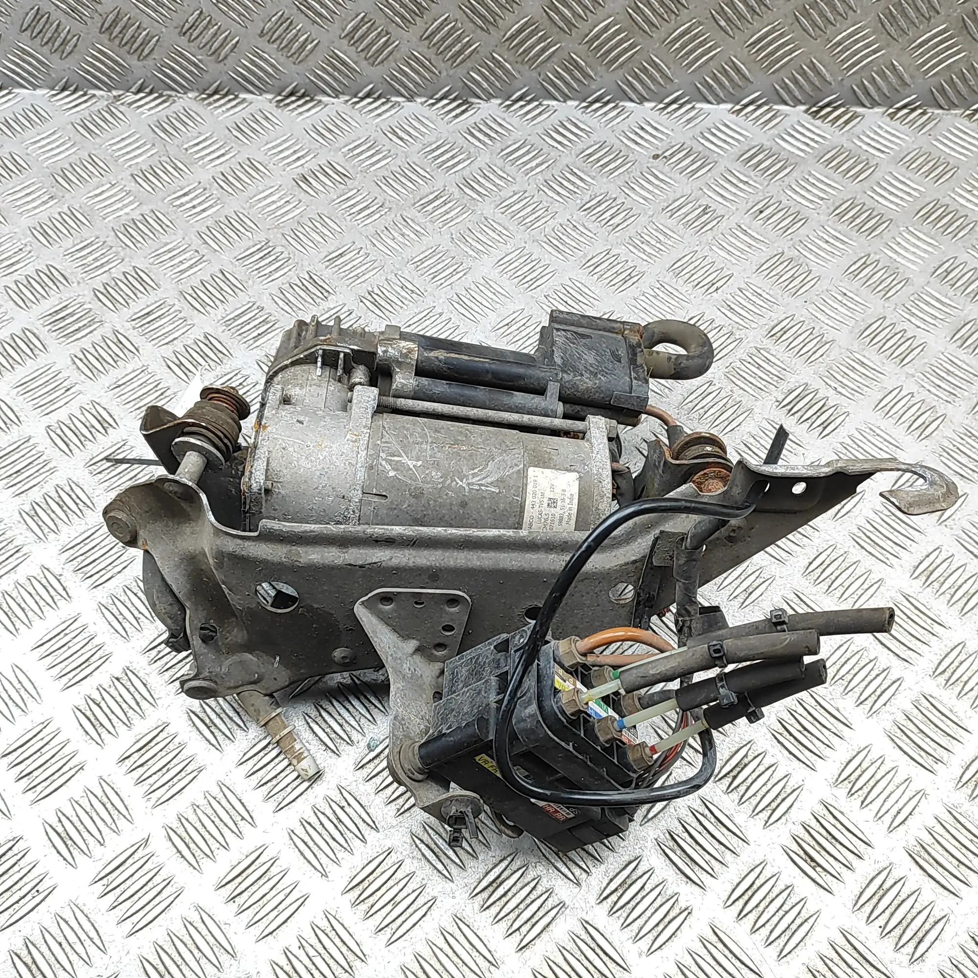 Mercedes-Benz A (W176) Air Suspension Compressor 4430200191, 26071610, A0993200258, A2133200104 ...