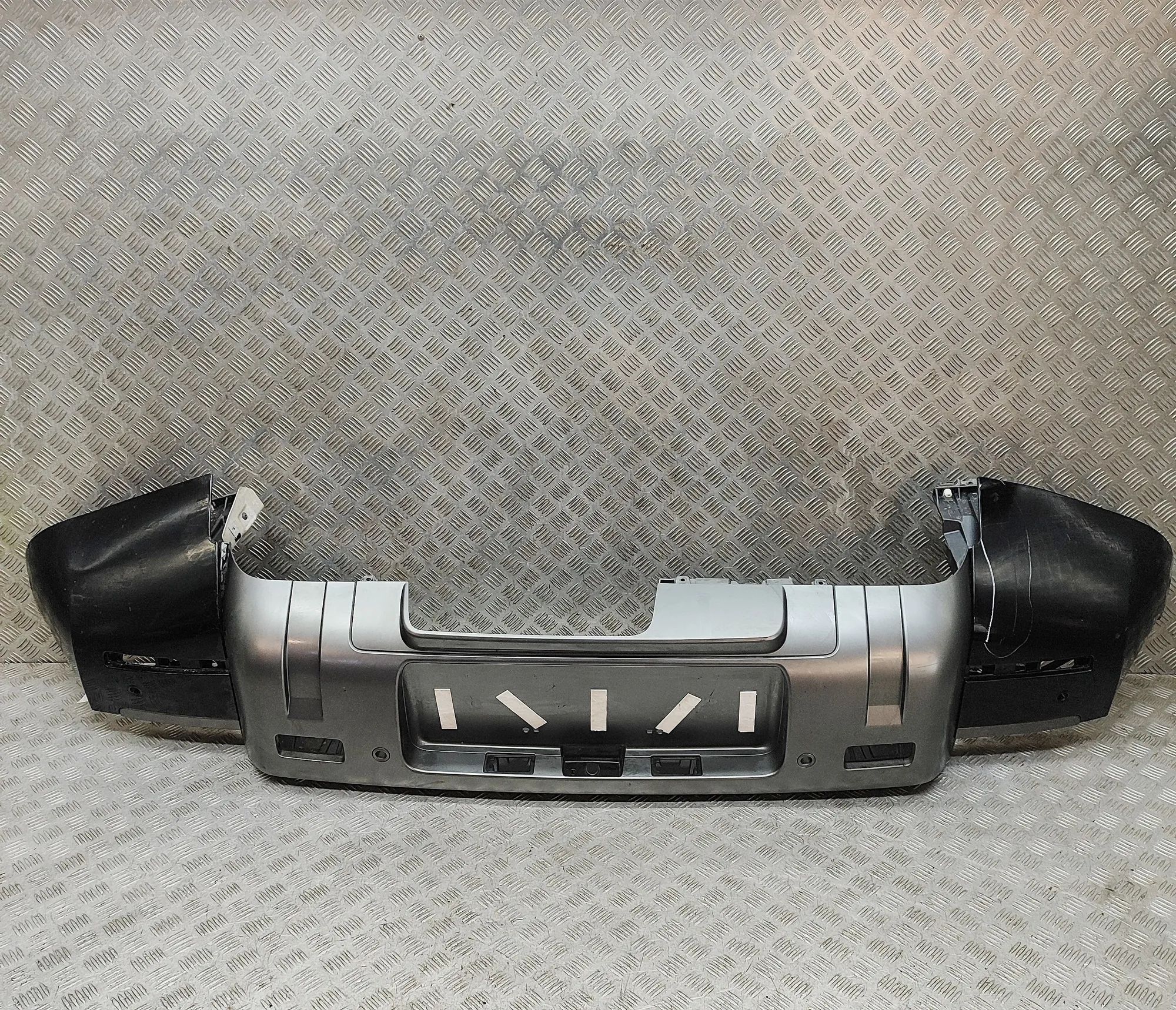 Land Rover Defender rear bumper L8B2-17D781-D, L8B2-17D781-B Rear Bumper LAND R...