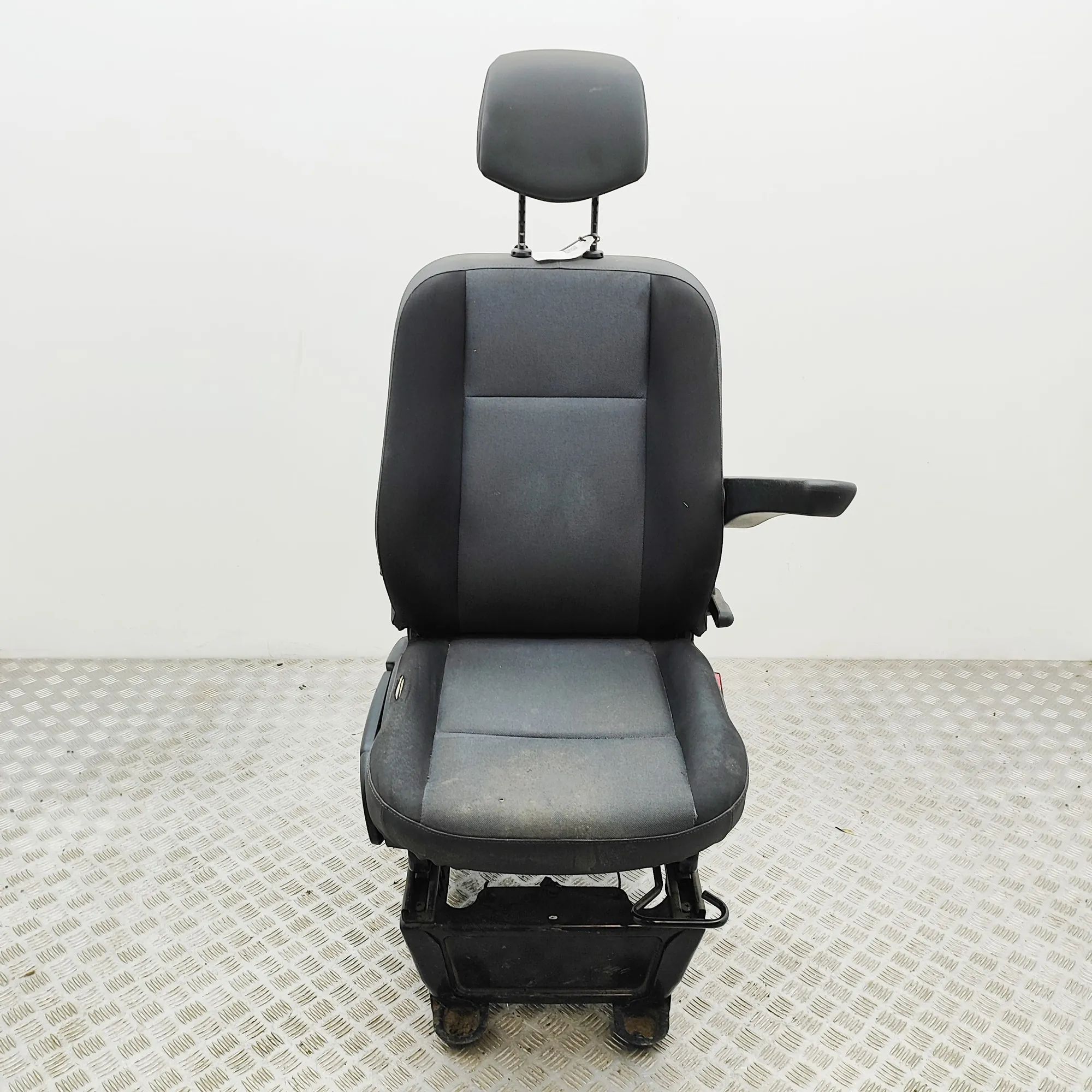 Nissan NV400 / Interstar Front Right Seat 86101-00Q0A Front Right Seat NISSAN NV400 (Furg...