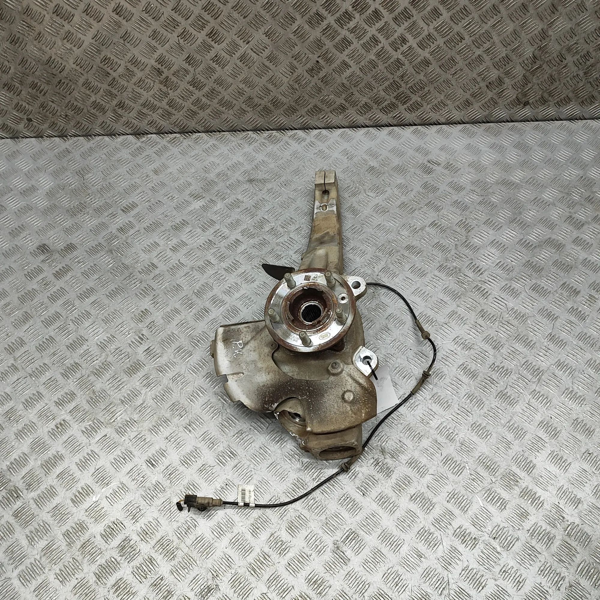 Land Rover Discovery Front Left Wheel Hub LR180167, L8B2-2C300-CB, L8B2-2C204-AB, MY42-3K...