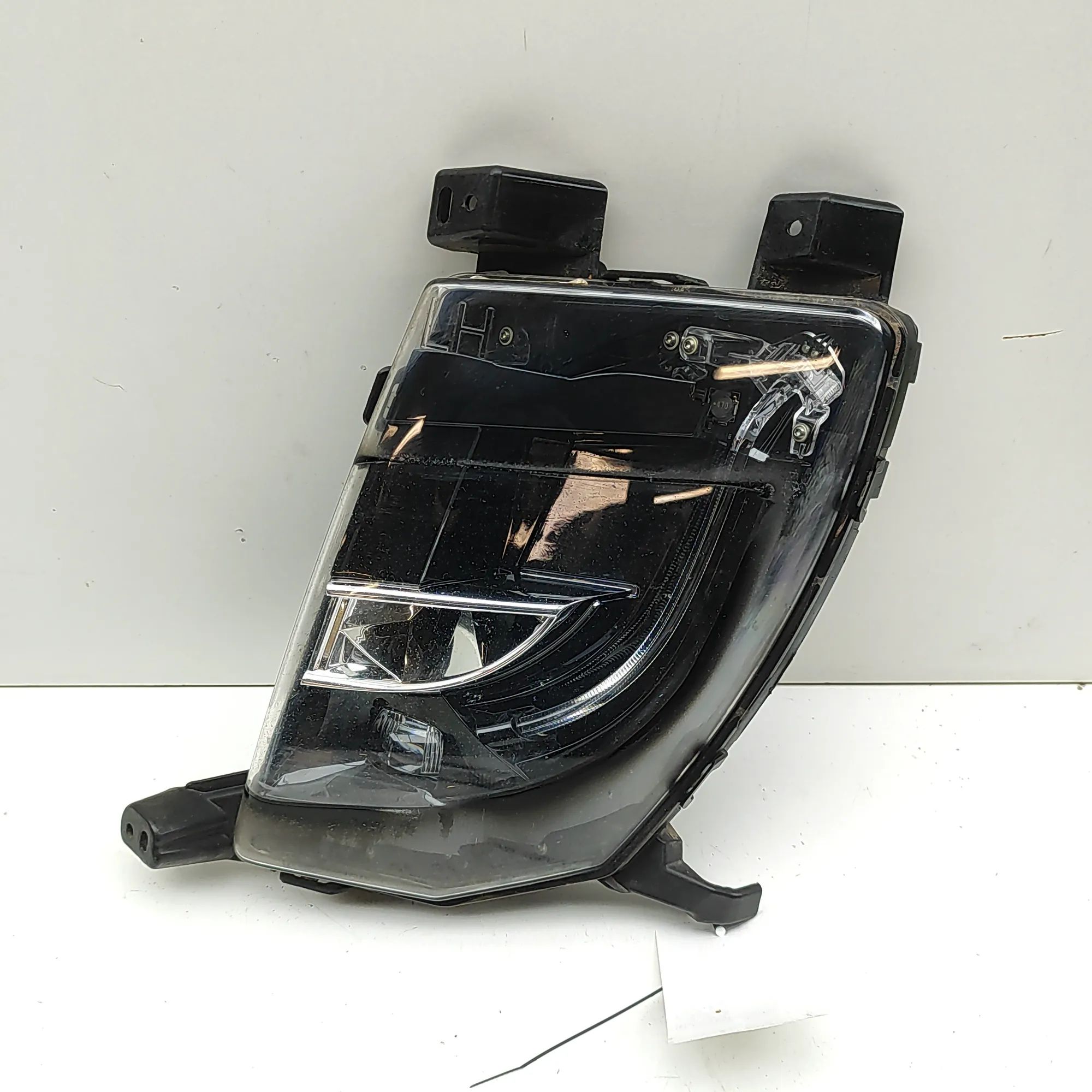 Tesla Model S Front Left Fog Light 6005915-00-G Front Left Fog Light TESLA MODEL S...