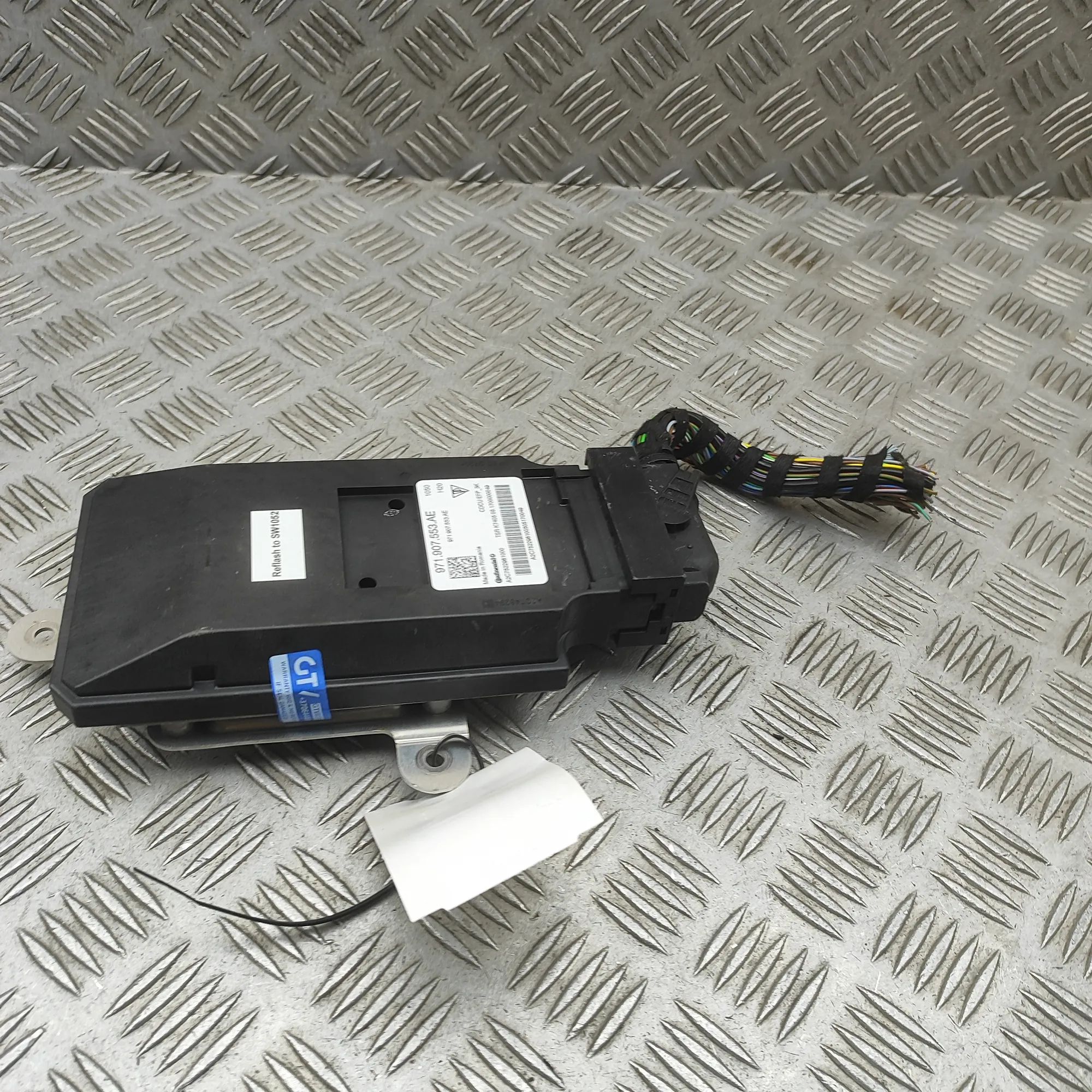 Porsche Panamera Air Suspension Control Unit 971907553AE Air Suspension Control Unit PORSCHE...