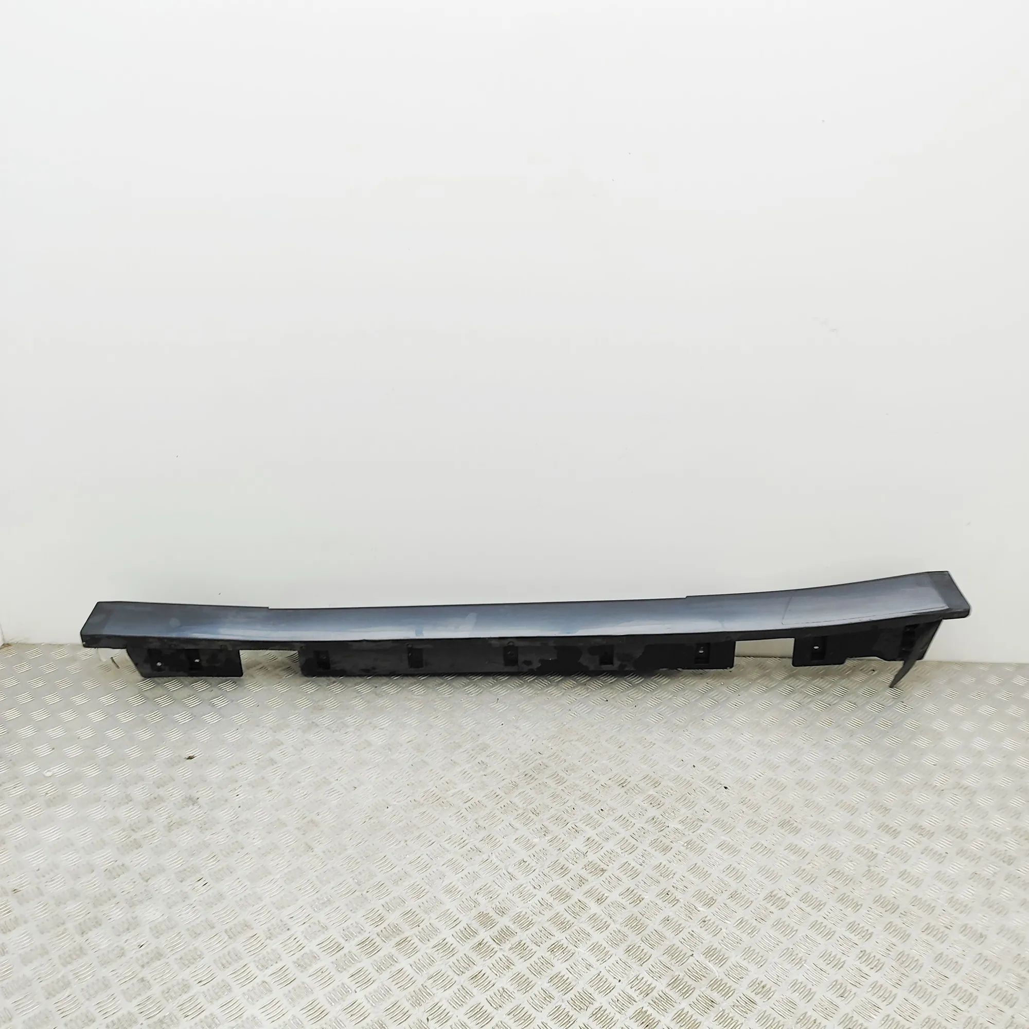 Nissan GT-R Left Side Plastic Sideskirt Cover 76851-JF00A Left Side Plastic Sideskirt Cover N...