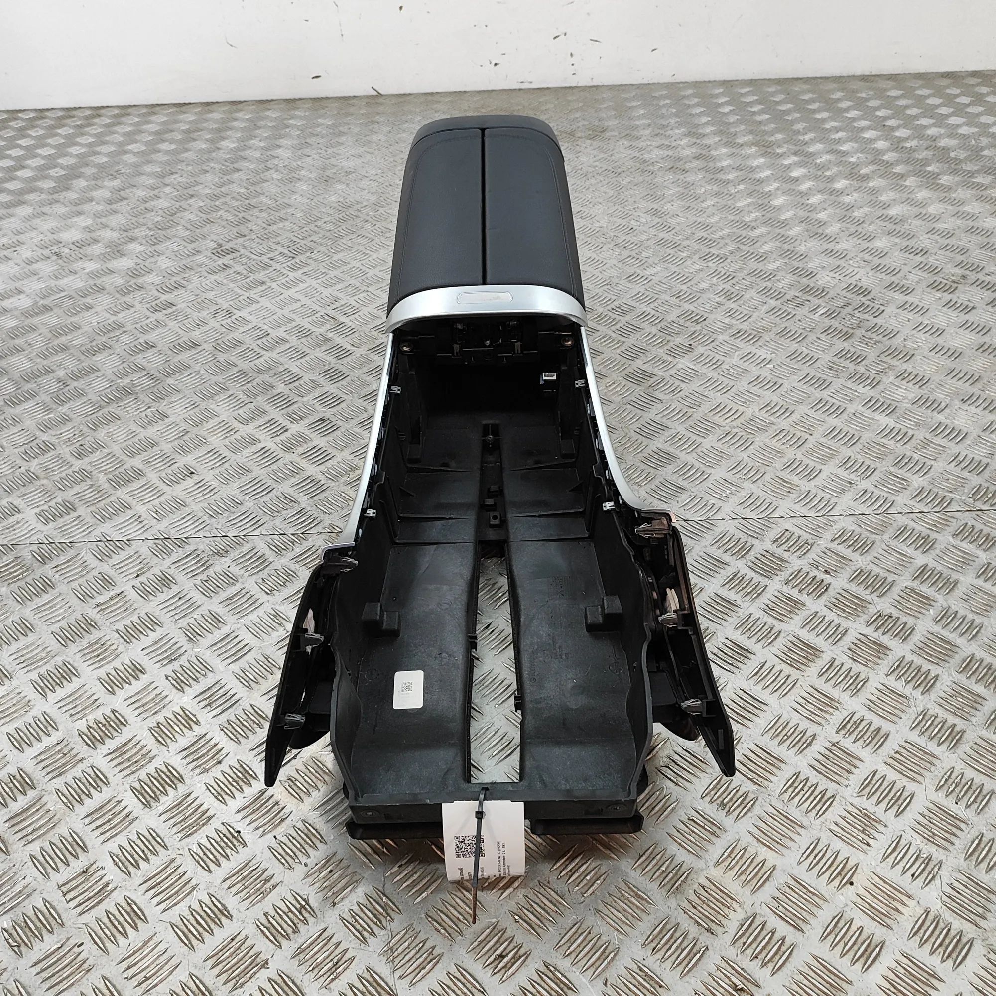 Mercedes-Benz A (W177) center console A2066809401, A2066803804 Center Console MERCEDE...