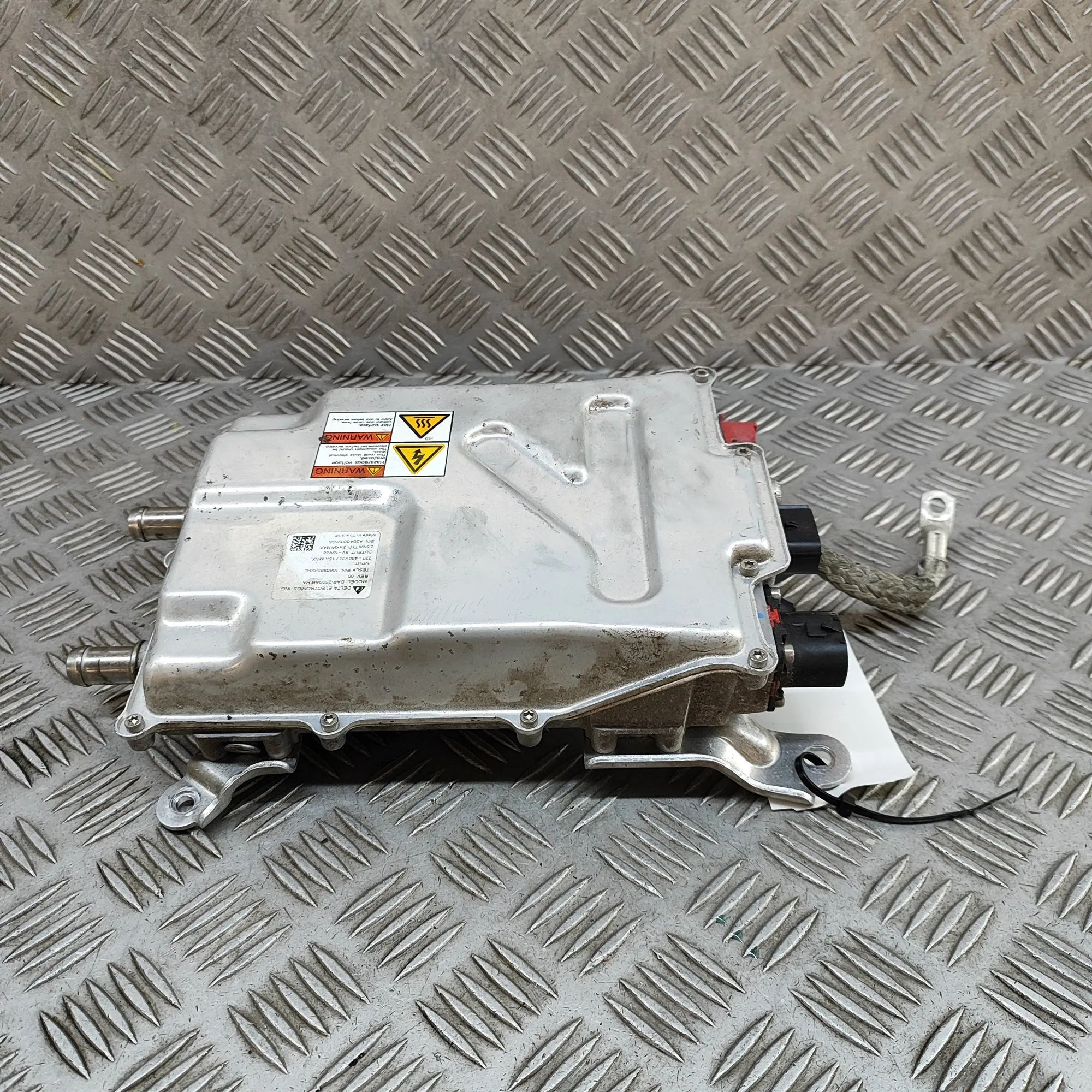 Tesla Model X инвертор 1060985-00-E Inverter TESLA MODEL X (2013-...)
...