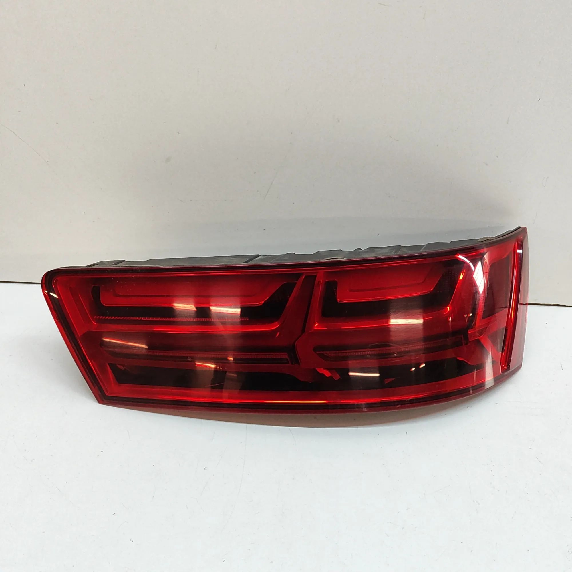 Audi Q7 (4M) Rear Right Tail Light 4M0945094E Rear Right Tail Light AUDI Q7 (4M) (...